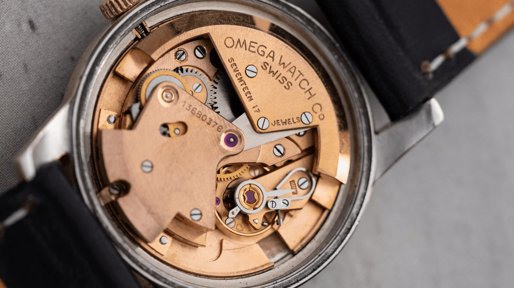 A Guide to Vintage Watch Movements: Manual, Automatic & Quartz - DuMarko