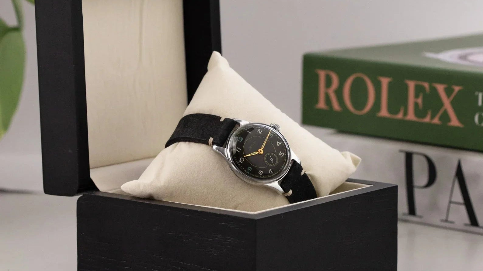 Gift Guide: How To Buy A Vintage Watch - DuMarko