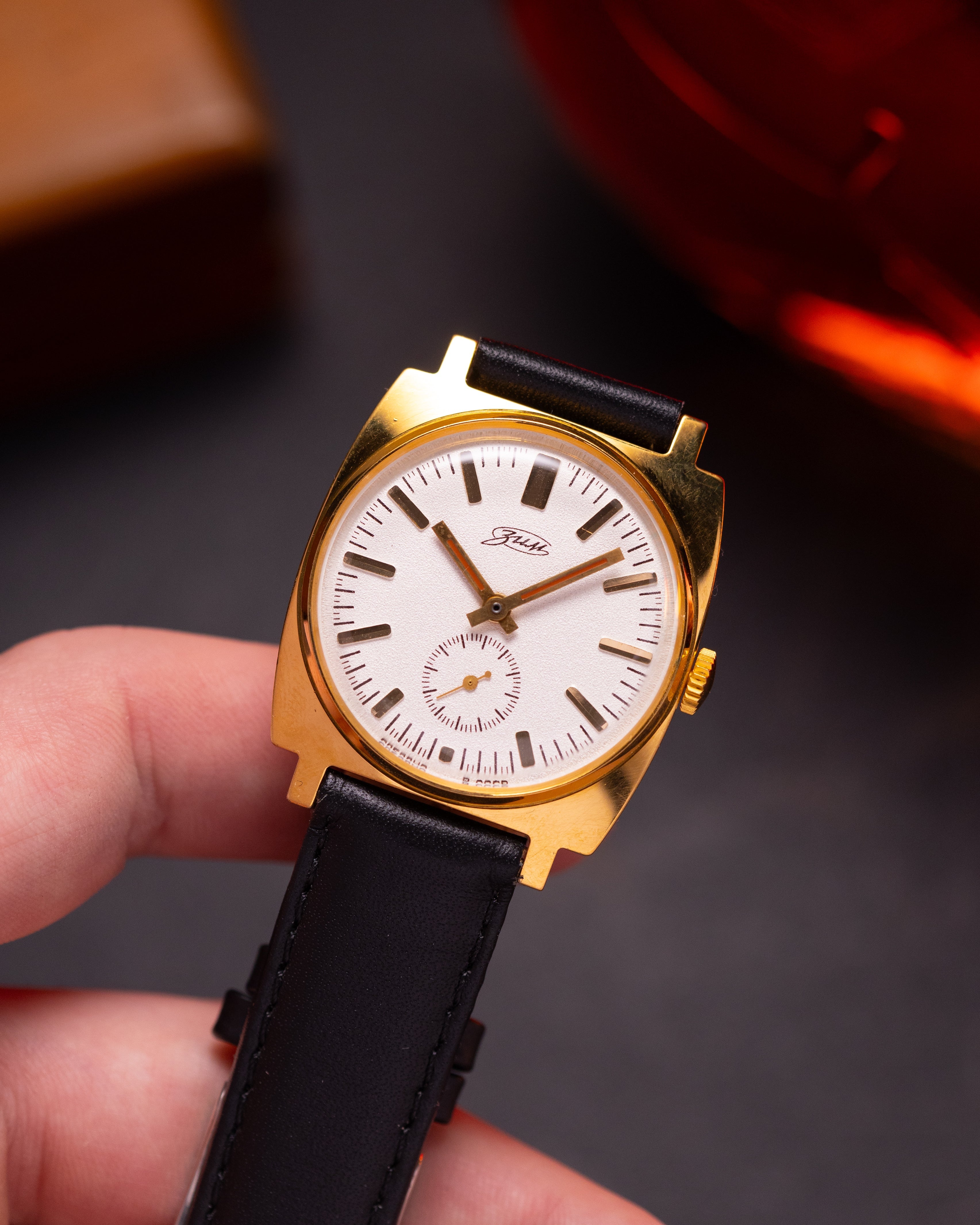 Dainty Vintage Minimalist Soviet "ZIM" watch - VintageDuMarko