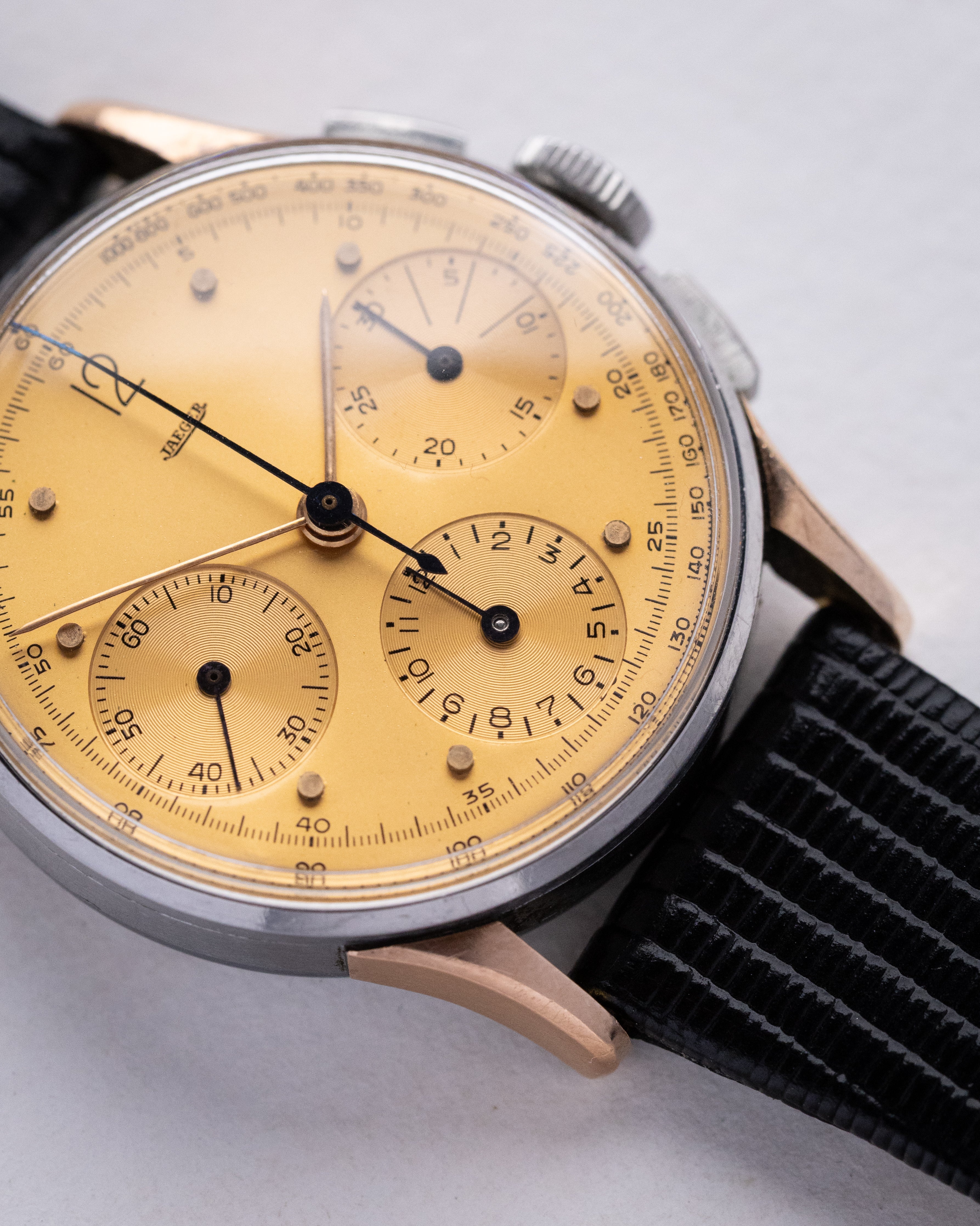 Jaeger LeCoultre Chronograph Ref. 22485 – Two - Tone Steel & 18K Rose Gold, Salmon dial, 1940s - DuMarko