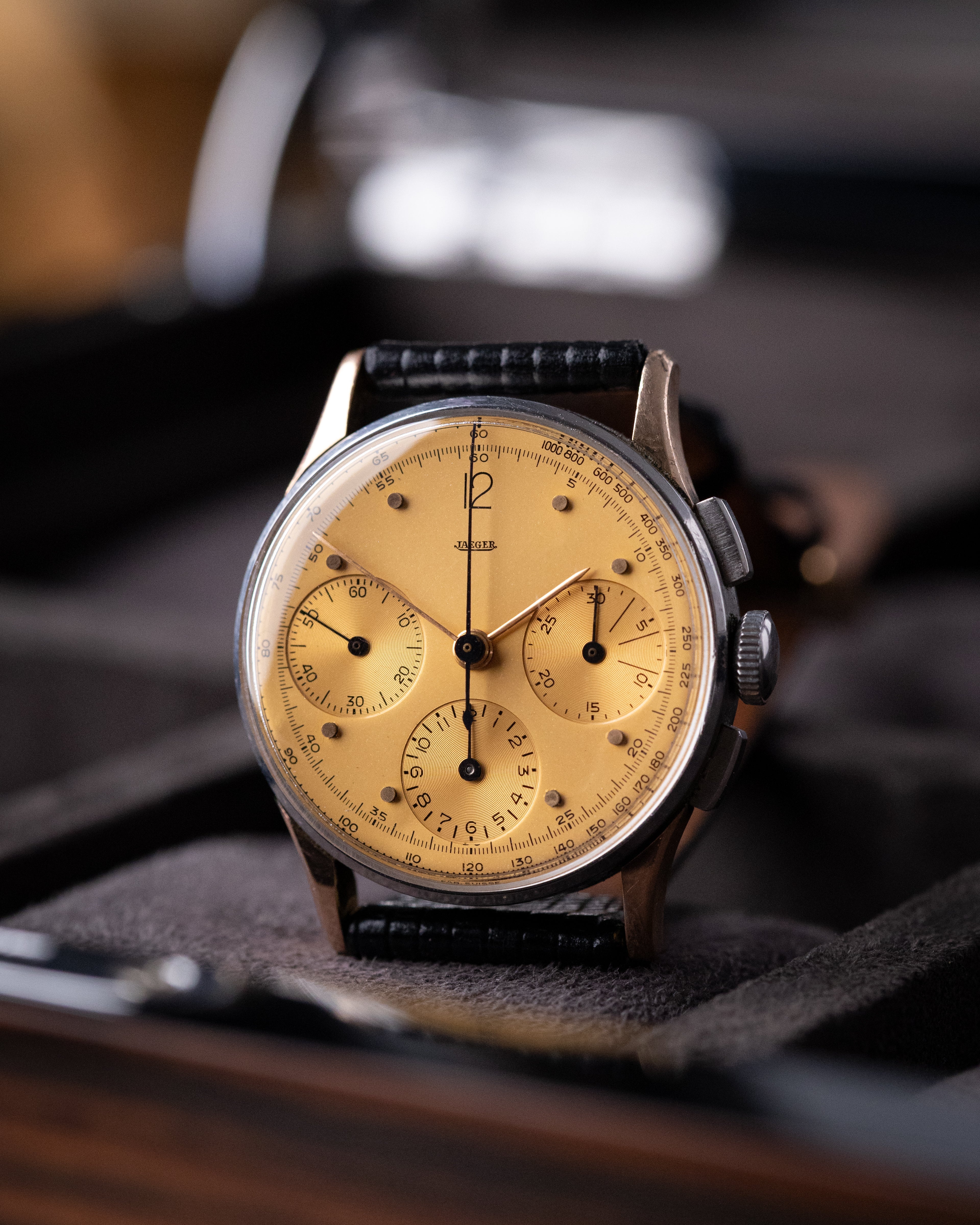 Jaeger LeCoultre Chronograph Ref. 22485 – Two - Tone Steel & 18K Rose Gold, Salmon dial, 1940s - DuMarko