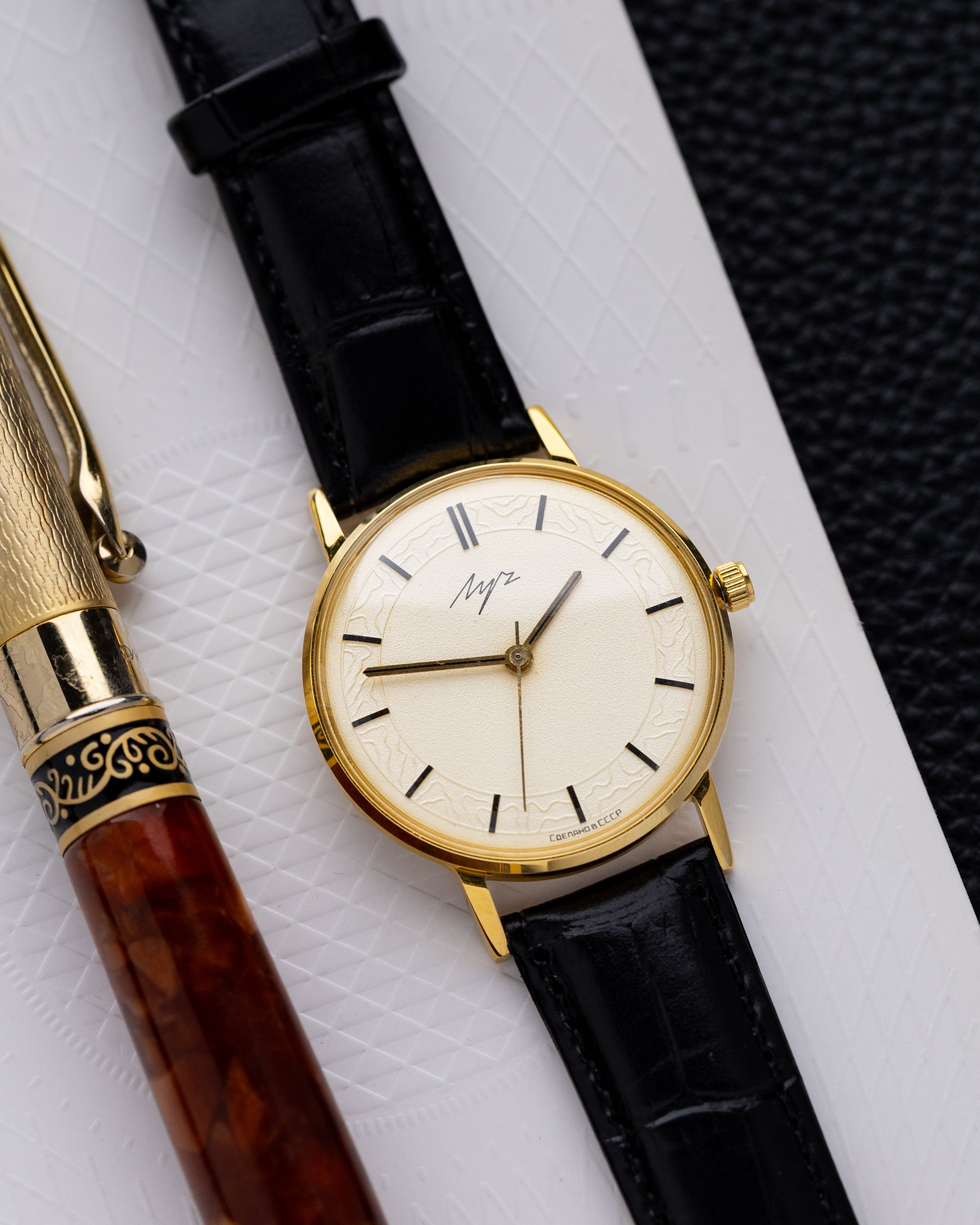 Luch Vintage Soviet Watch, Textured dial, Cal. 2209, Made in USSR - DuMarko