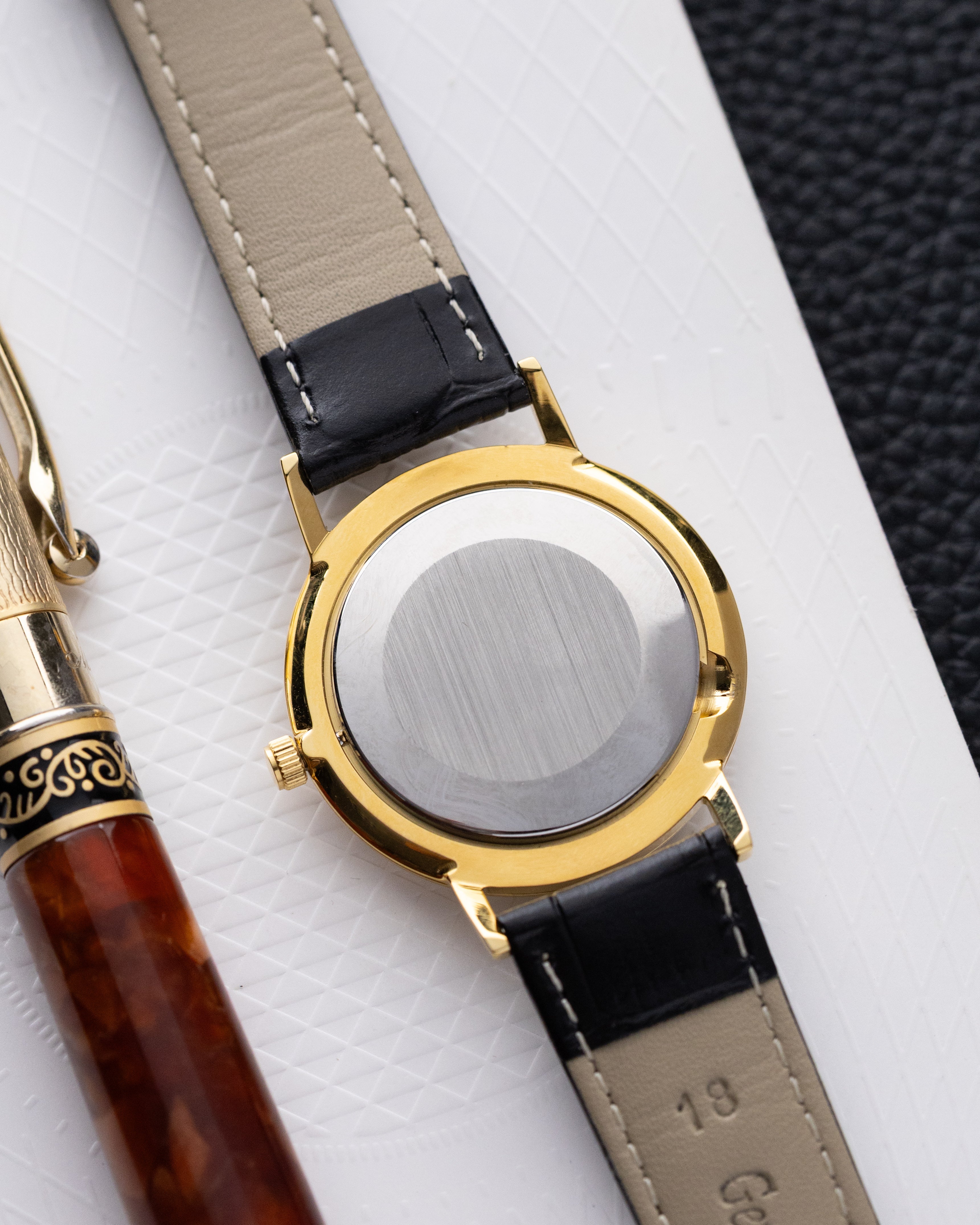 Luch Vintage Soviet Watch, Textured dial, Cal. 2209, Made in USSR - DuMarko