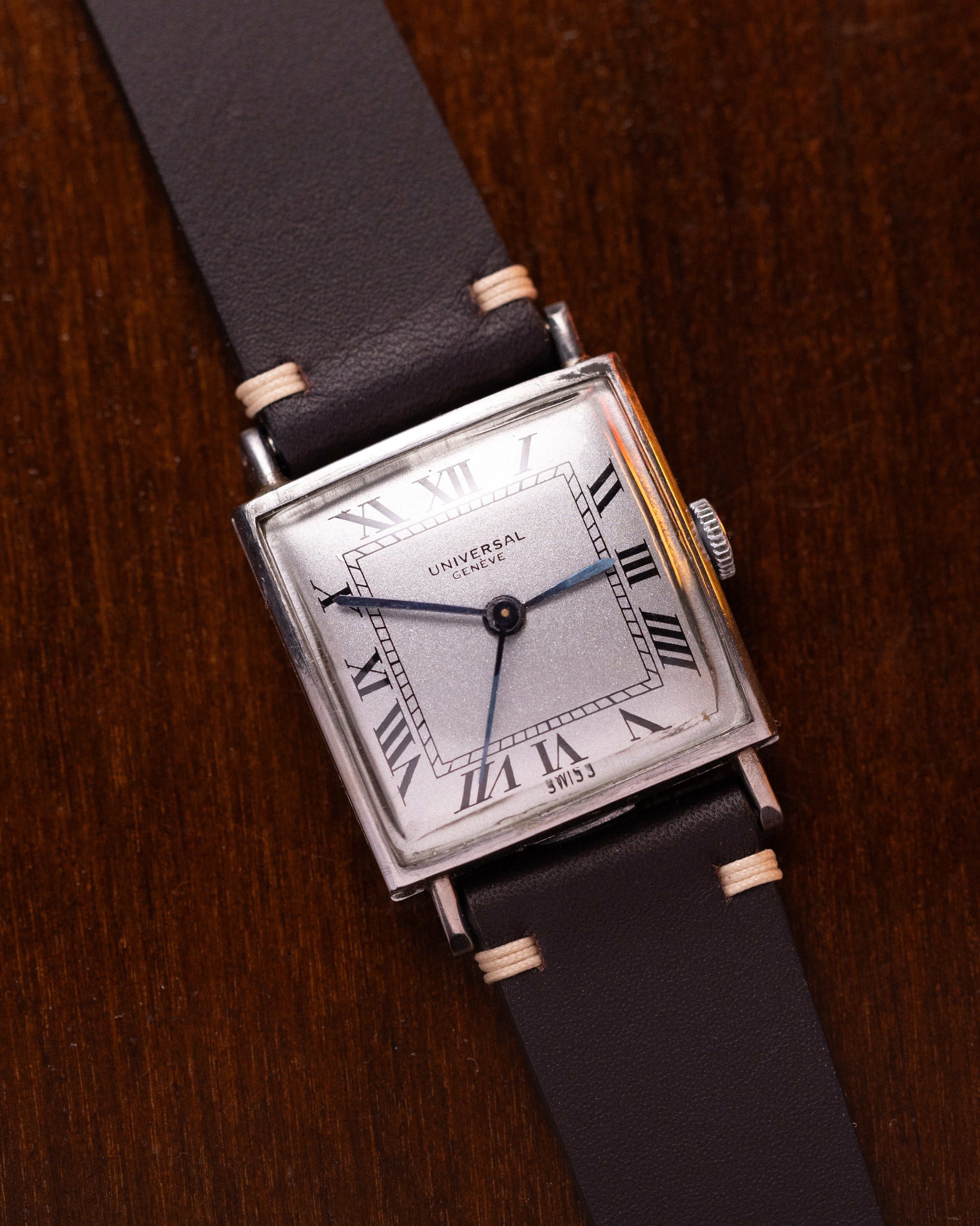 Luxury Vintage Universal Geneve watch from 1950's - VintageDuMarko