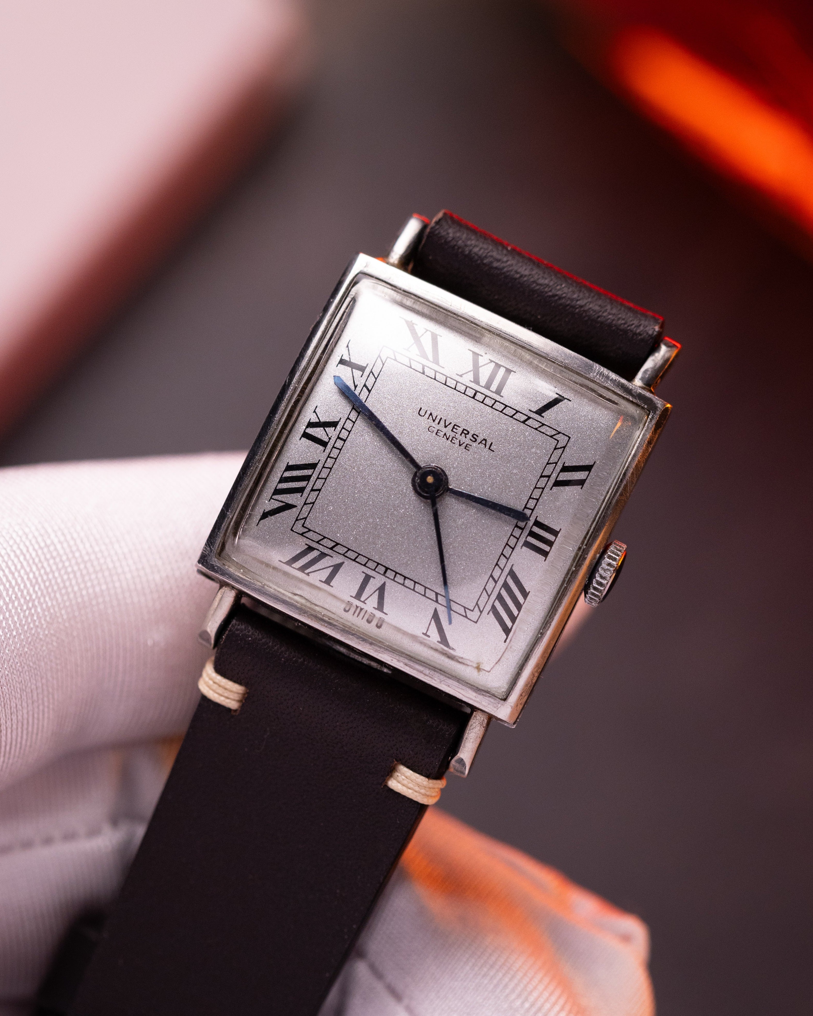 Luxury Vintage Universal Geneve watch from 1950's - VintageDuMarko