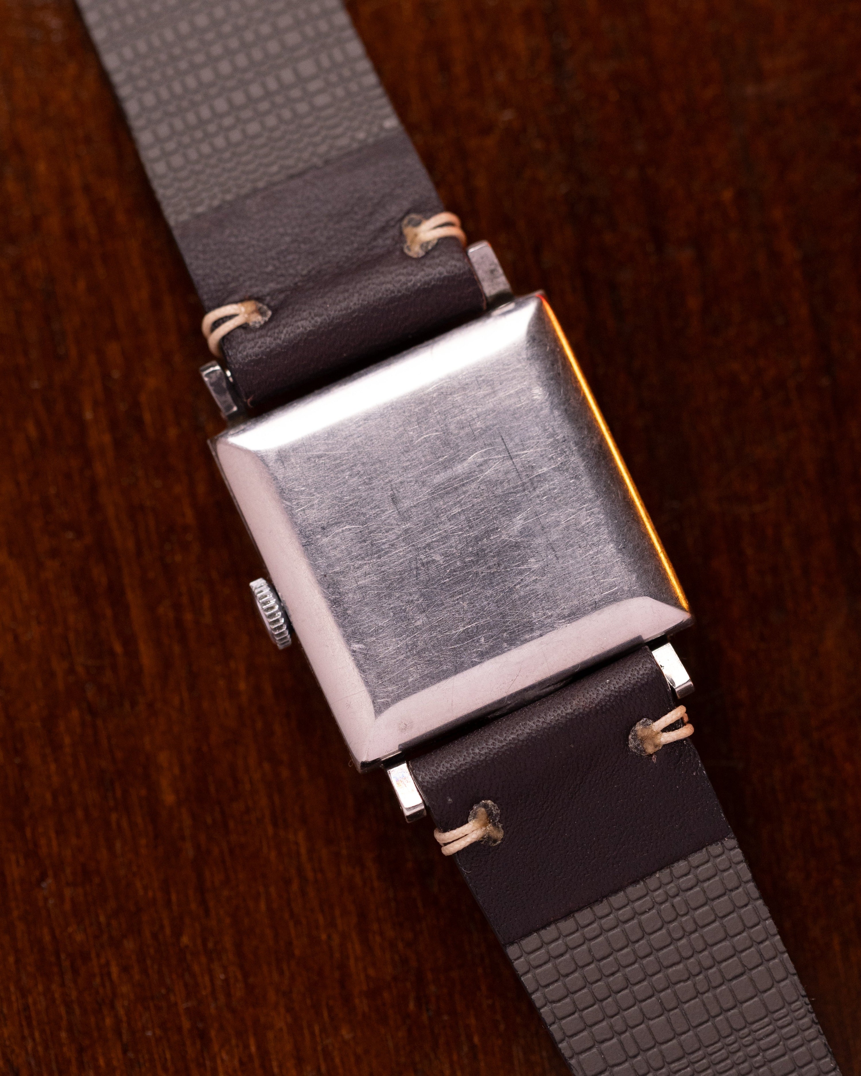 Luxury Vintage Universal Geneve watch from 1950's - VintageDuMarko