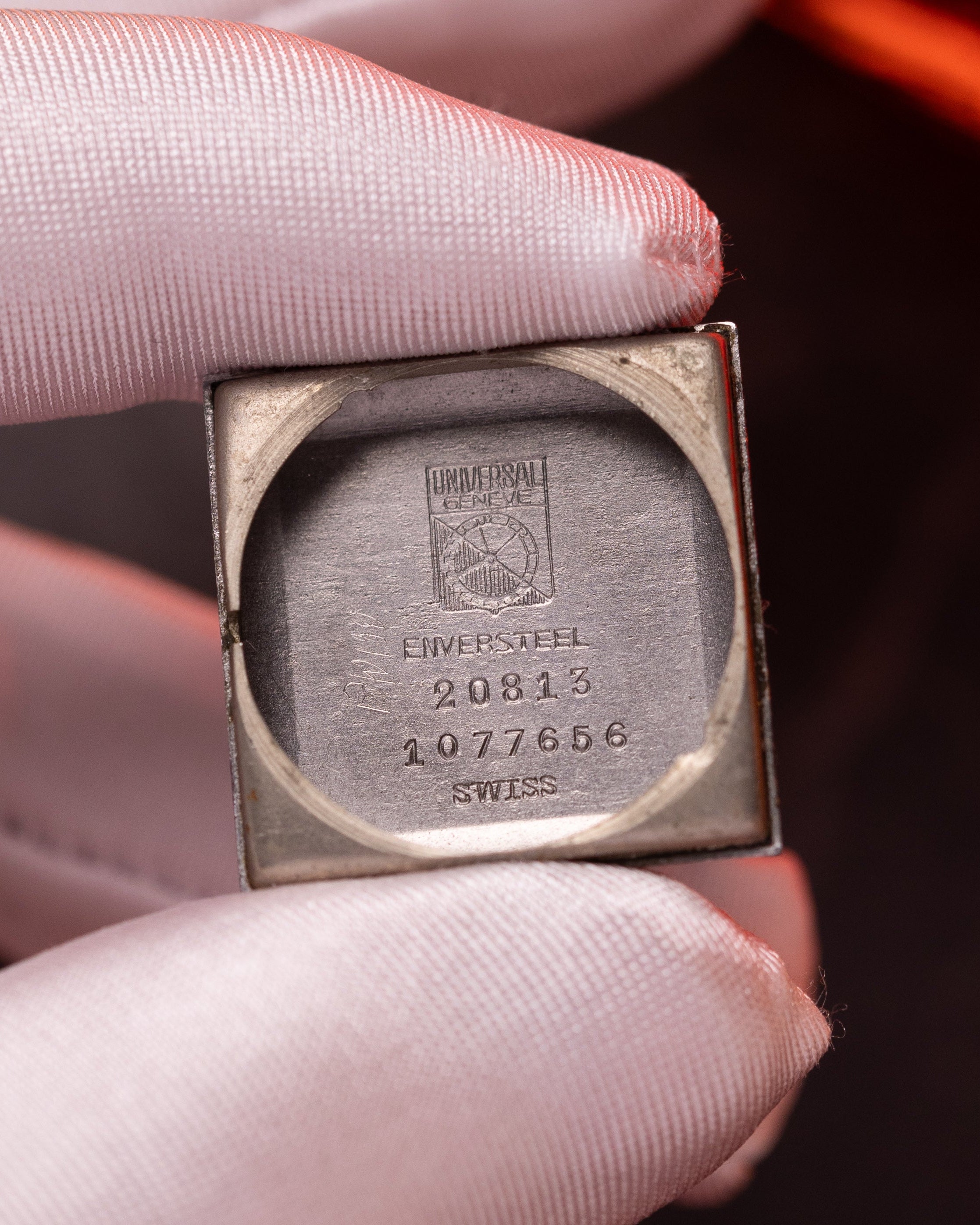 Luxury Vintage Universal Geneve watch from 1950's - VintageDuMarko