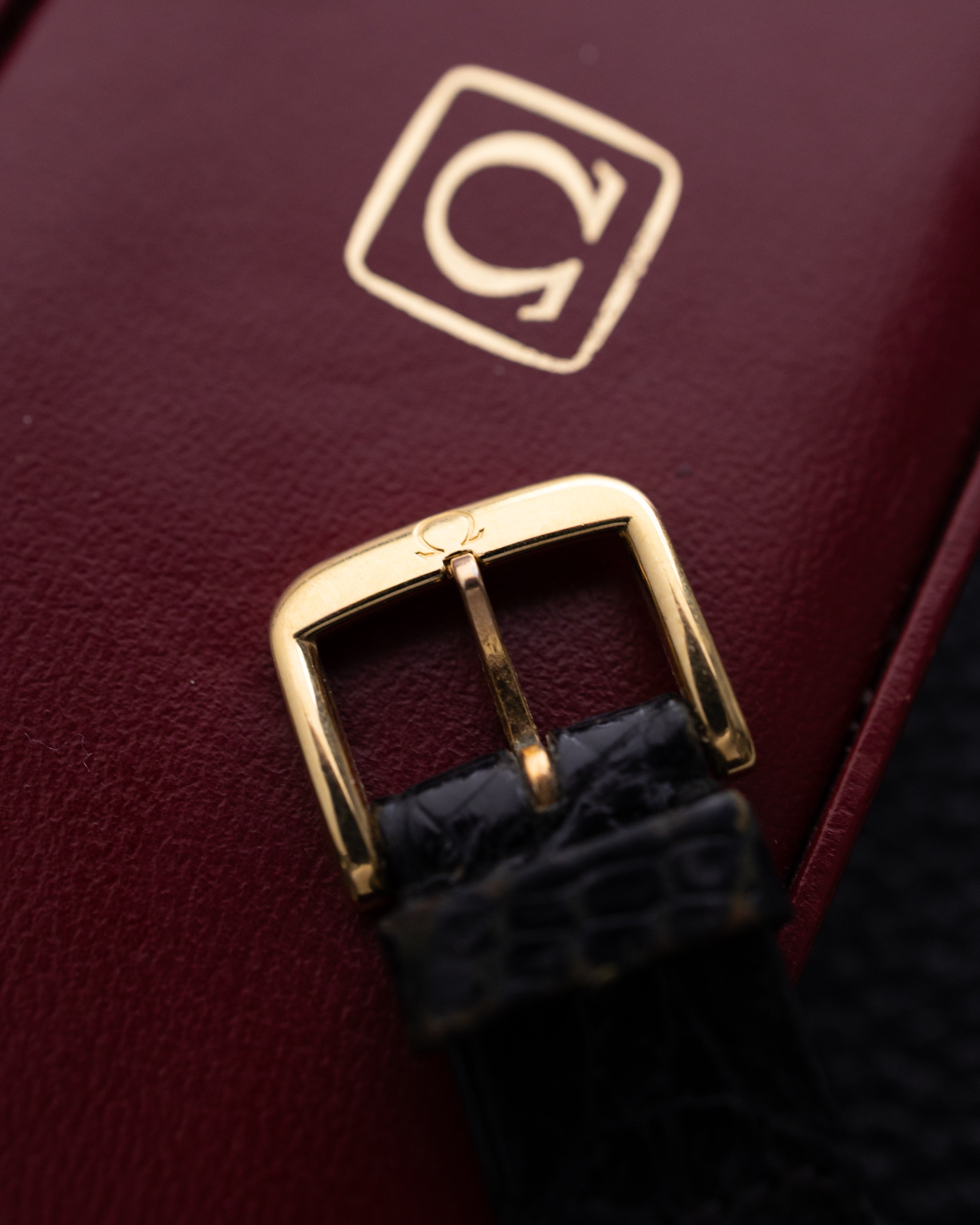 Omega De Ville, Vintage Quartz Watch, Extra Slim Dress Case from 1986 - DuMarko