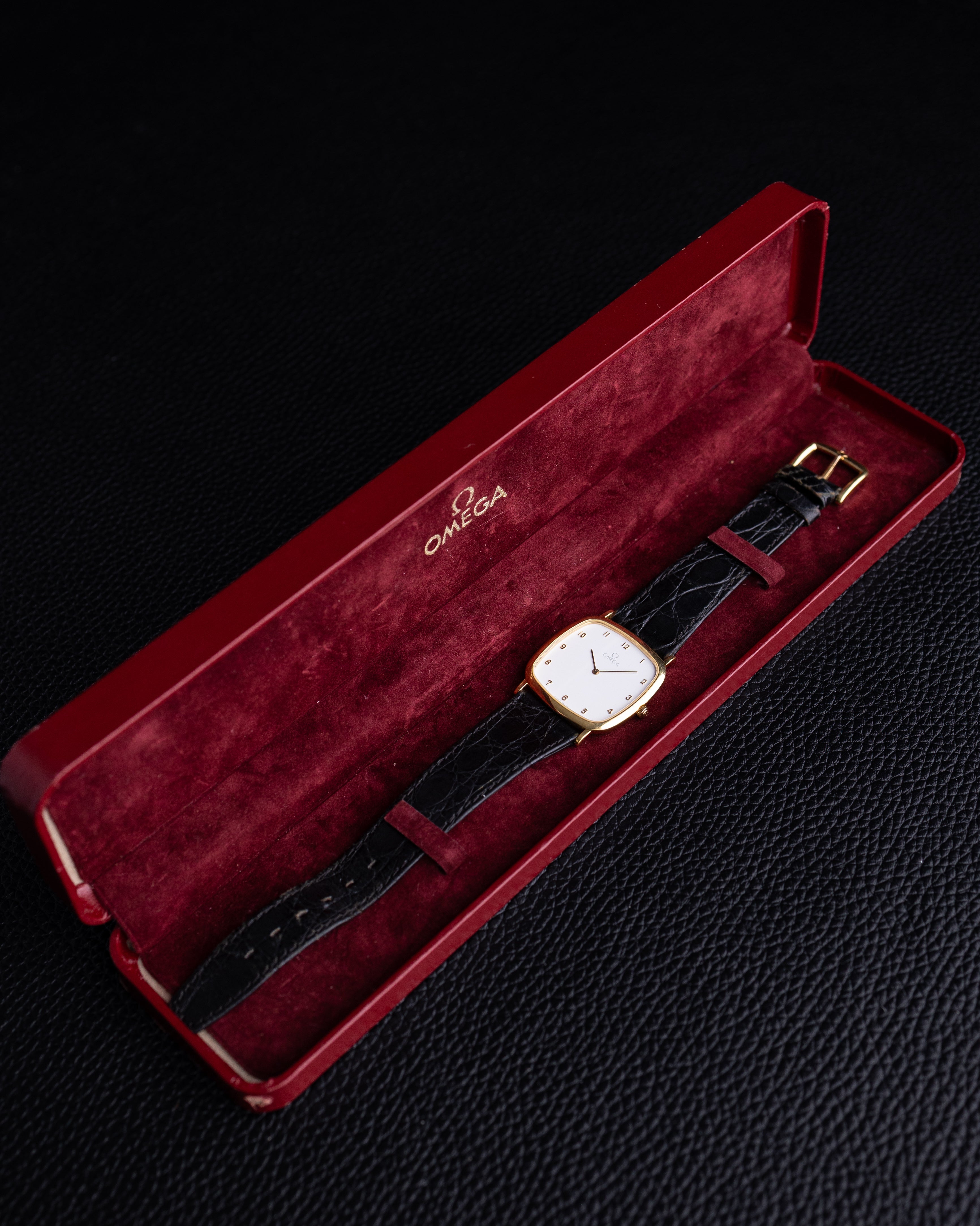 Omega De Ville, Vintage Quartz Watch, Extra Slim Dress Case from 1986 - DuMarko