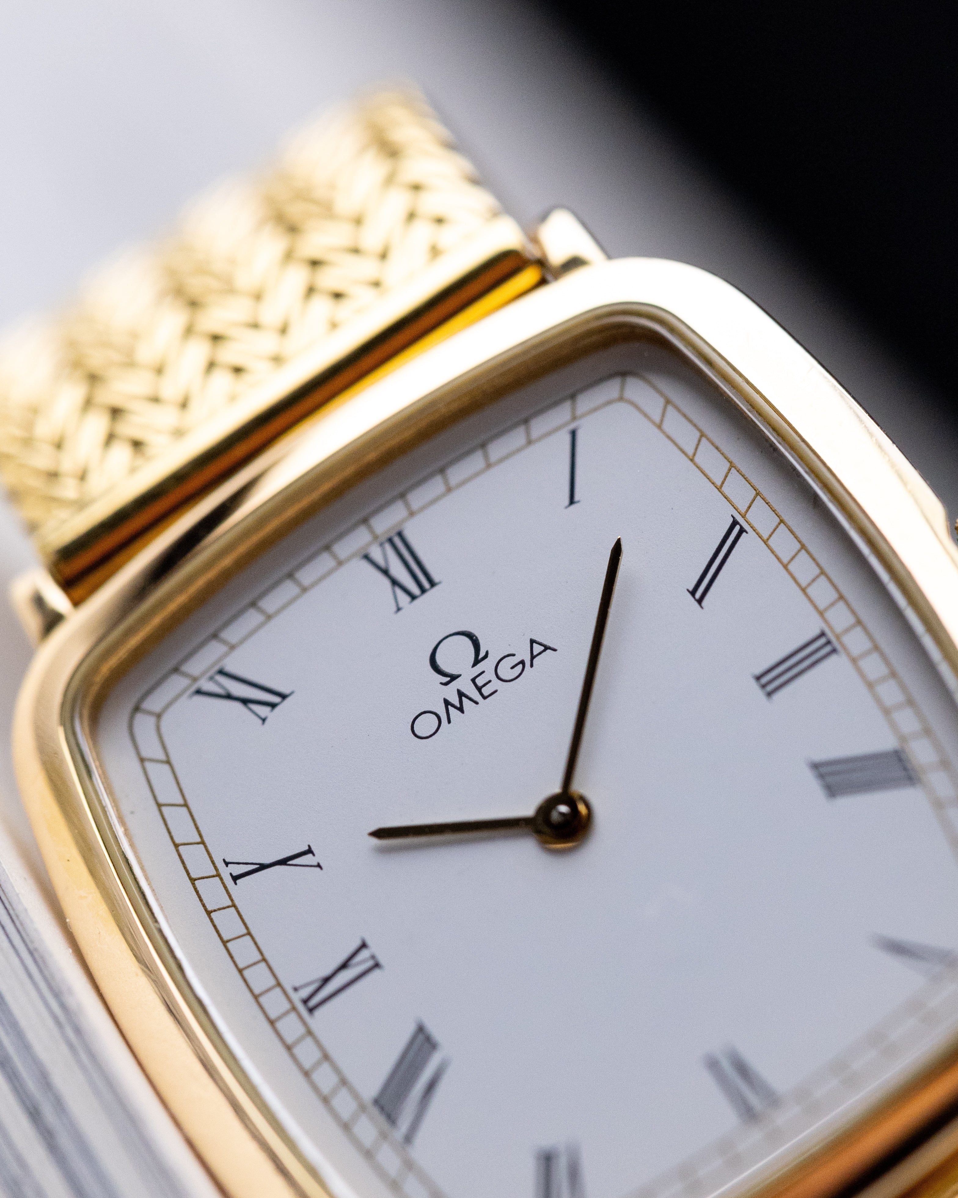 Omega De Ville, Vintage Quartz Watch, Extra Slim Dress Case from 1986 - DuMarko