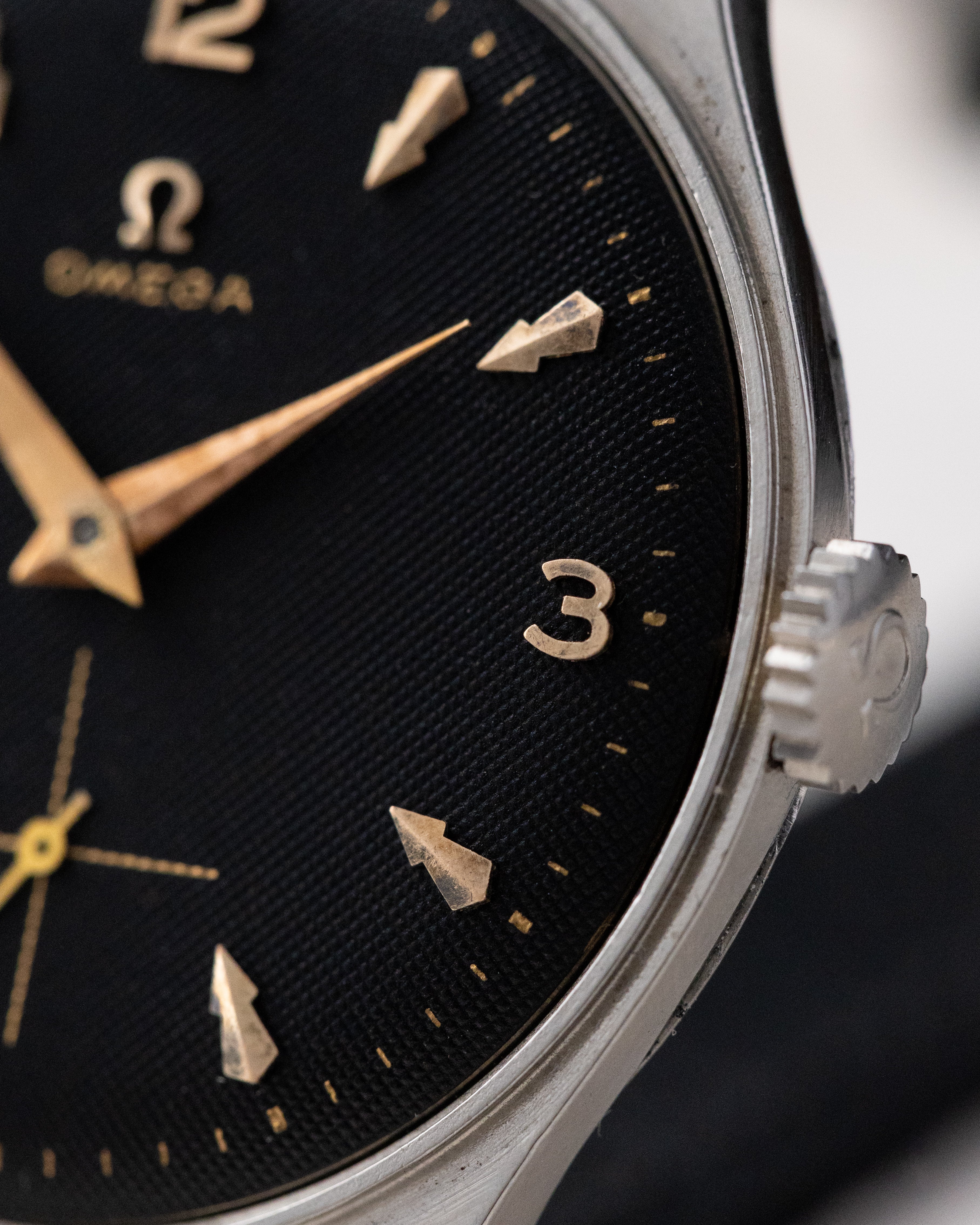 Omega Jumbo, Black Gilded Honeycomb Crosshair Dial, Vintage Swiss Watch from 1954 - DuMarko