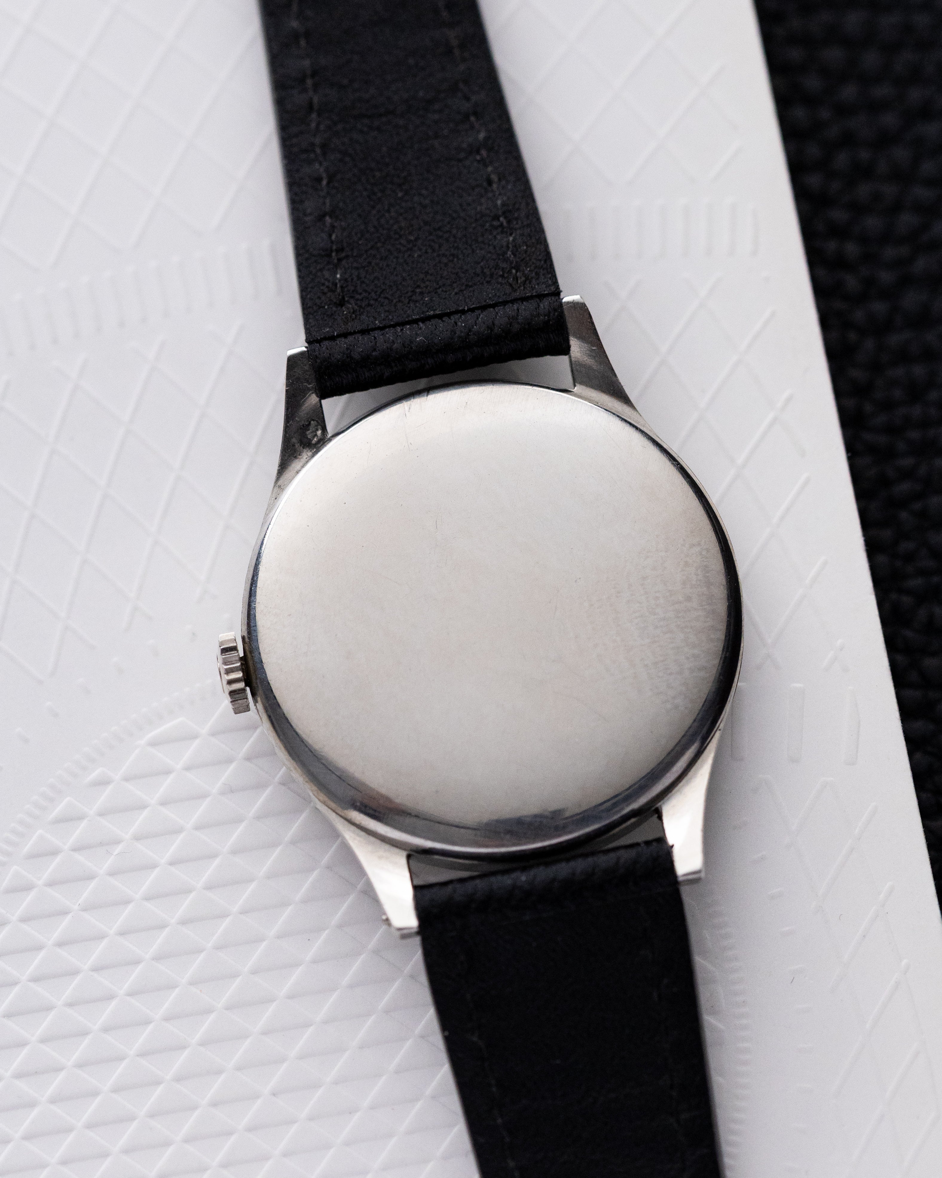 Omega Jumbo, Black Gilded Honeycomb Crosshair Dial, Vintage Swiss Watch from 1954 - DuMarko