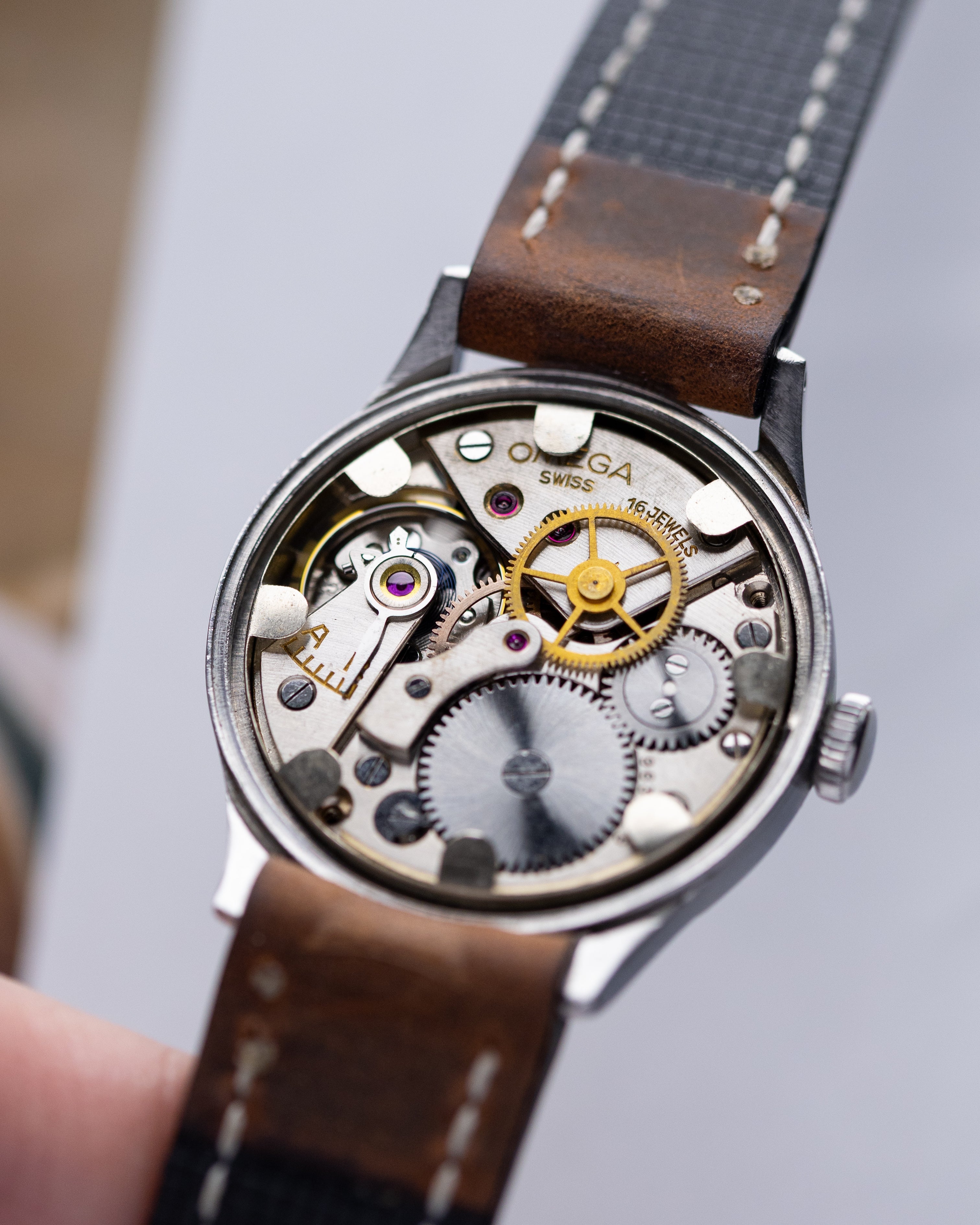 Omega Vintage Swiss watch, Radium Dial, Ref. 2179/2, Cal. 20 F from 1945 - DuMarko