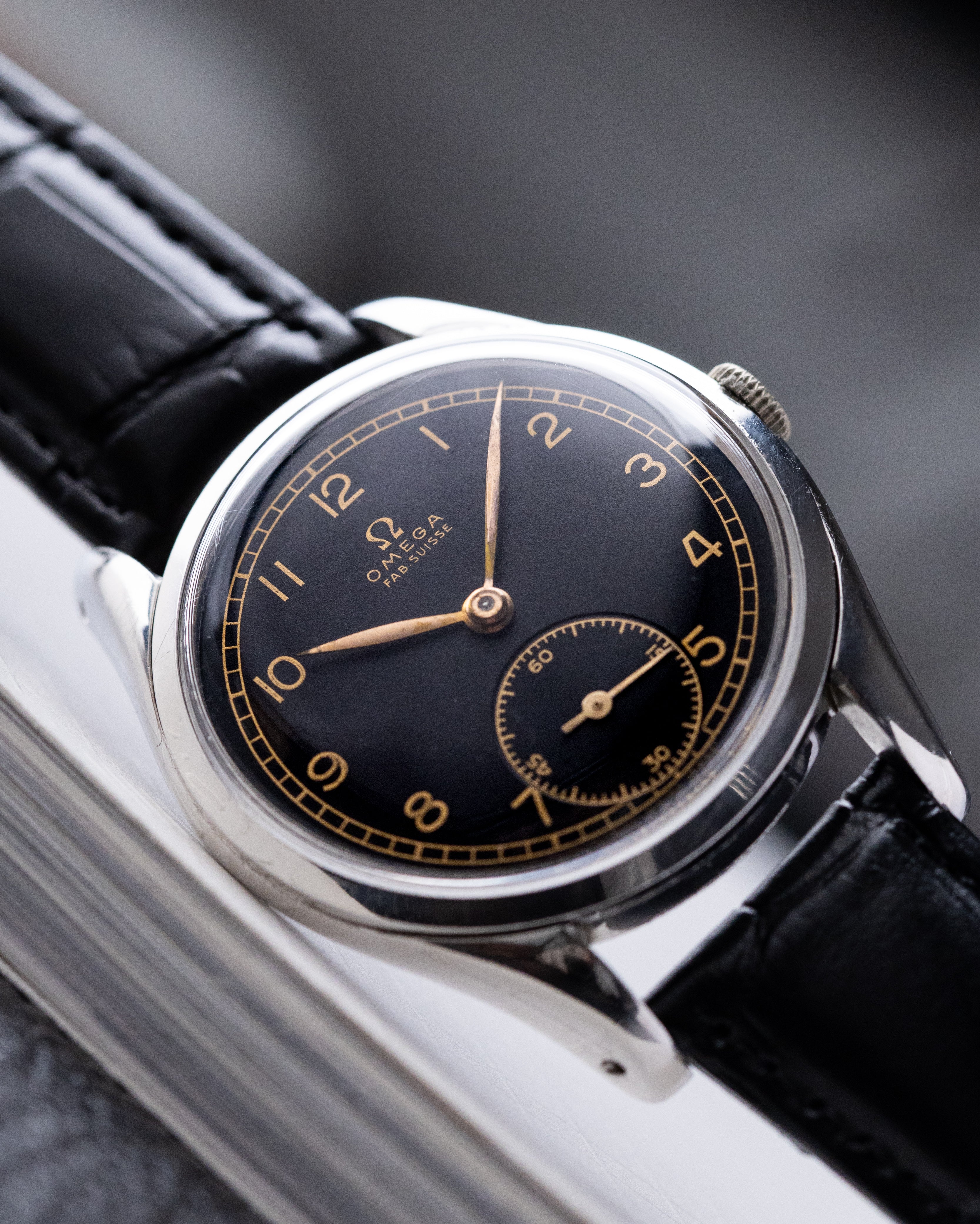 Omega Vintage Swiss Watch, Ref. 2503 - 7, Black Gilt Dial, Cal. 265 from 1947 - DuMarko