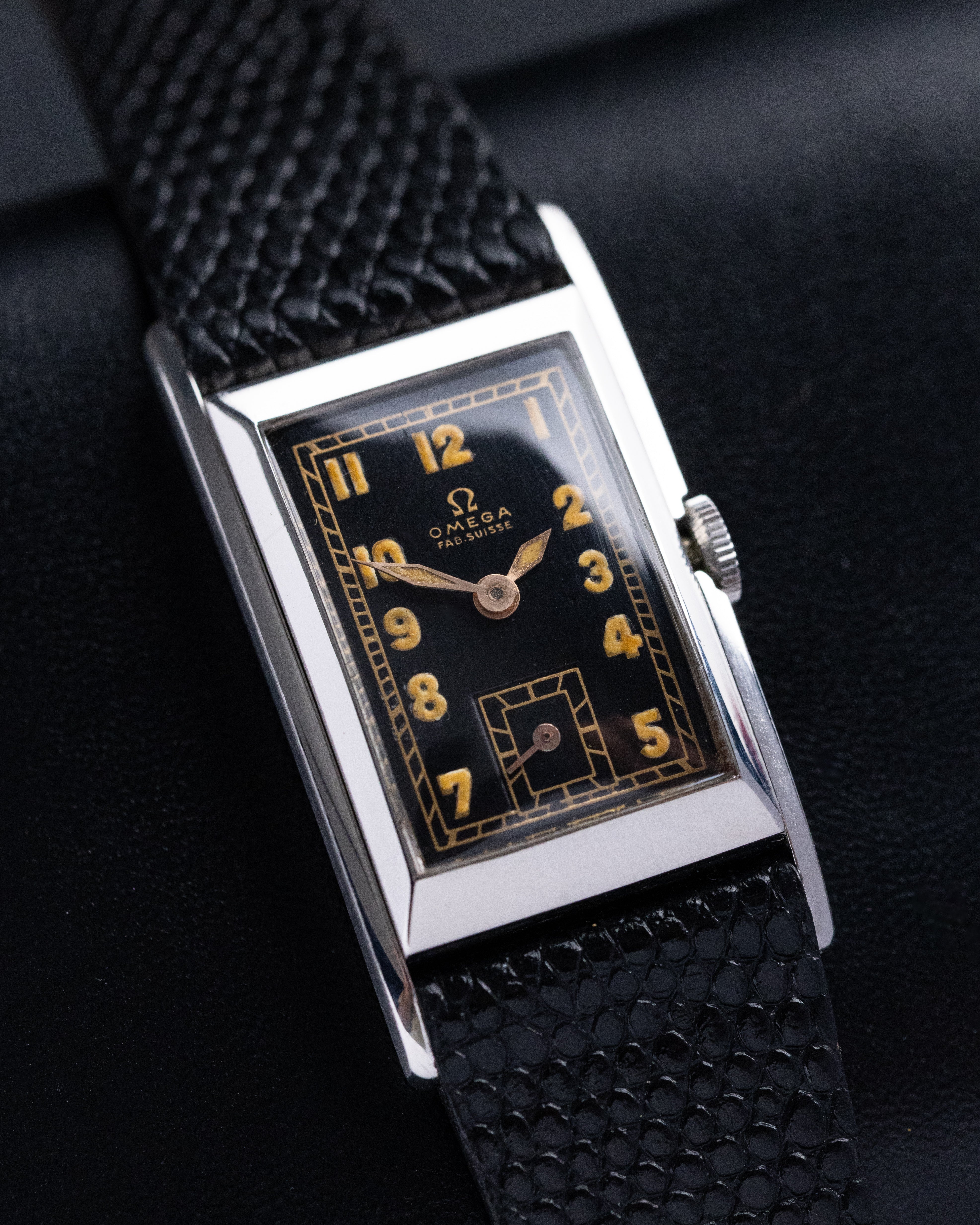 Omega Vintage Tonneau Pupitre Curvex Case, Cal. T17, Art Deco Style from 1930 - DuMarko