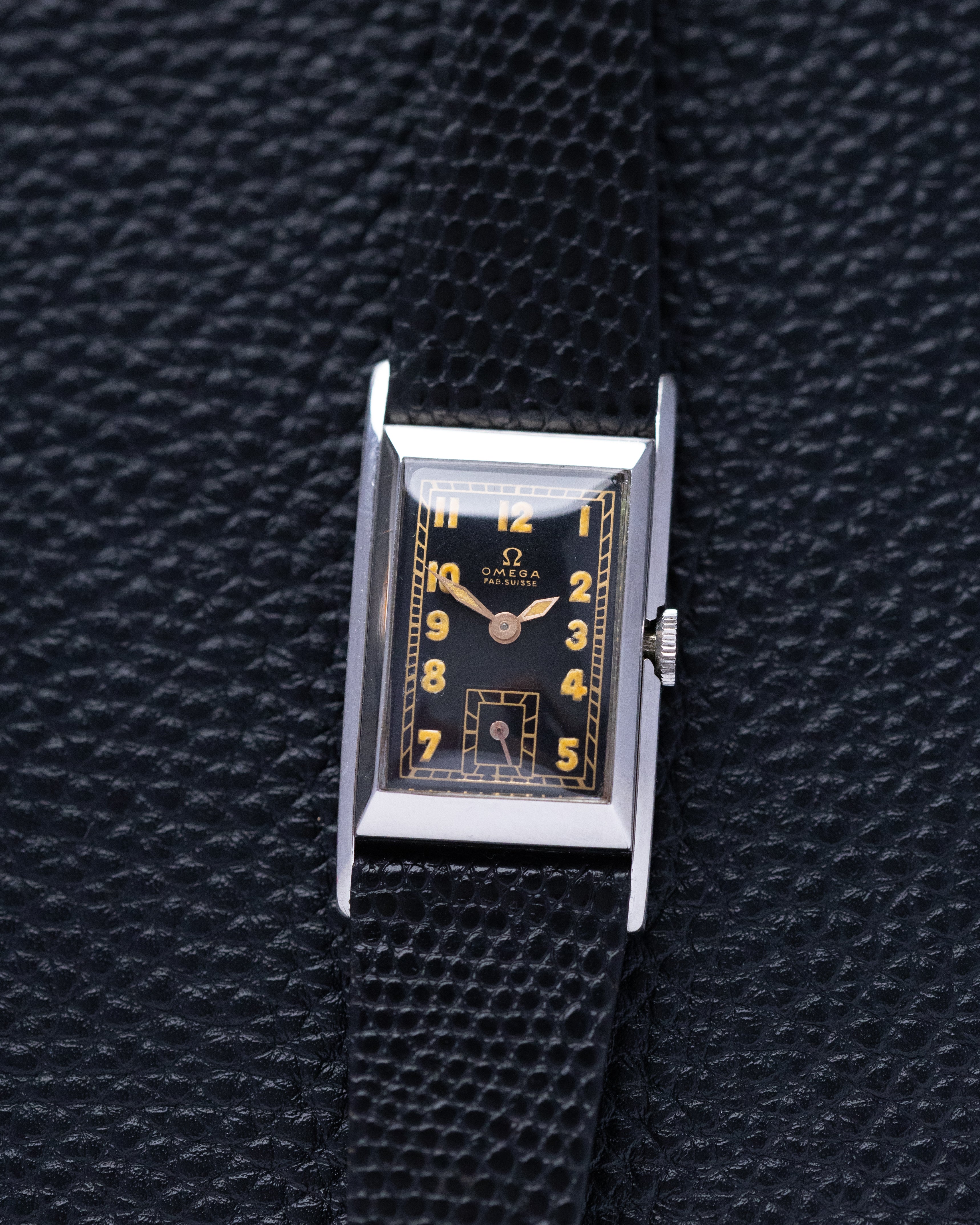 Omega Vintage Tonneau Pupitre Curvex Case, Cal. T17, Art Deco Style from 1930 - DuMarko