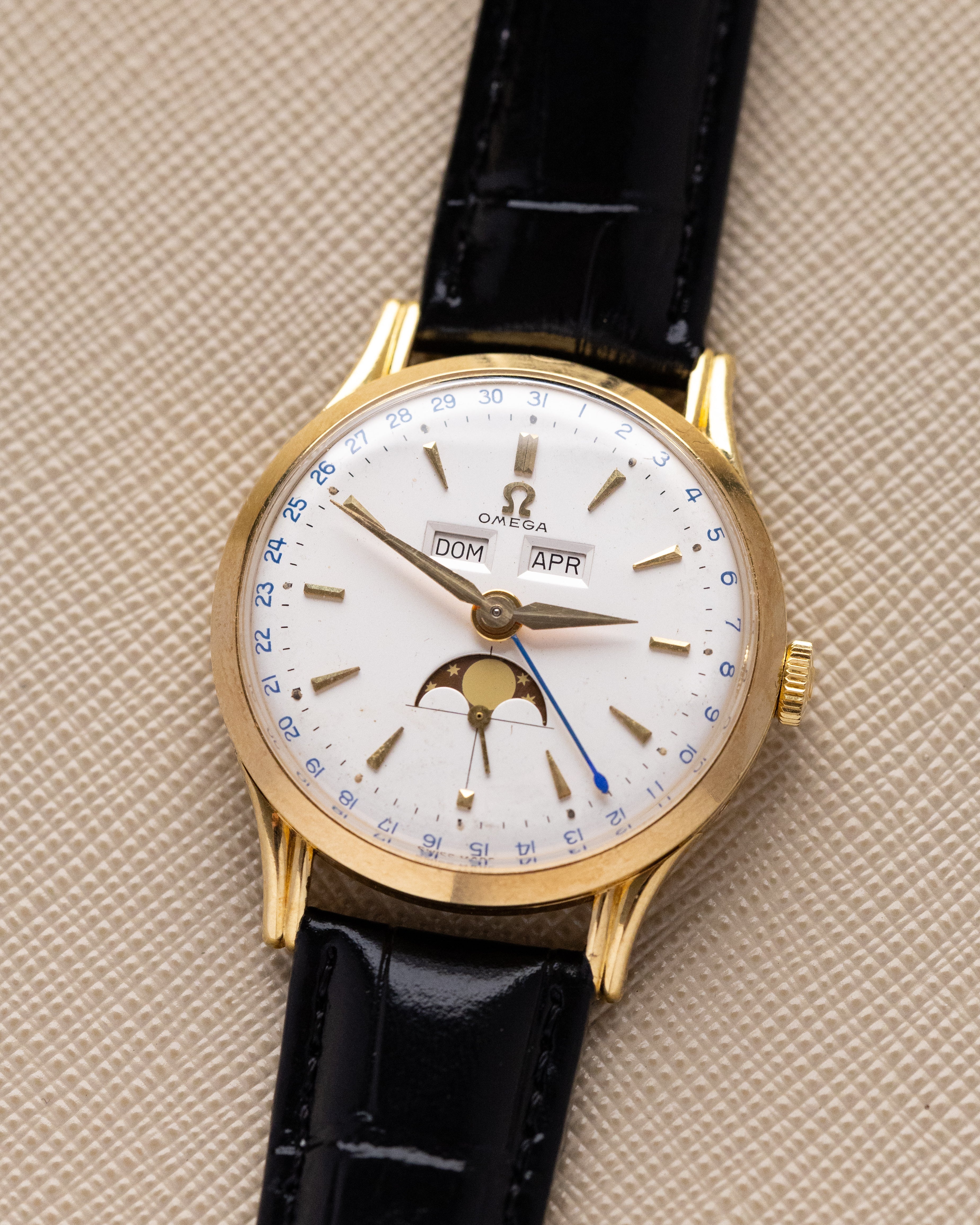 Rare Vintage Omega Cosmic, Swiss Watch, Ref. 2471/2, 18K Solid Gold Case, Triple Calendar Moonphase from 1952 - DuMarko