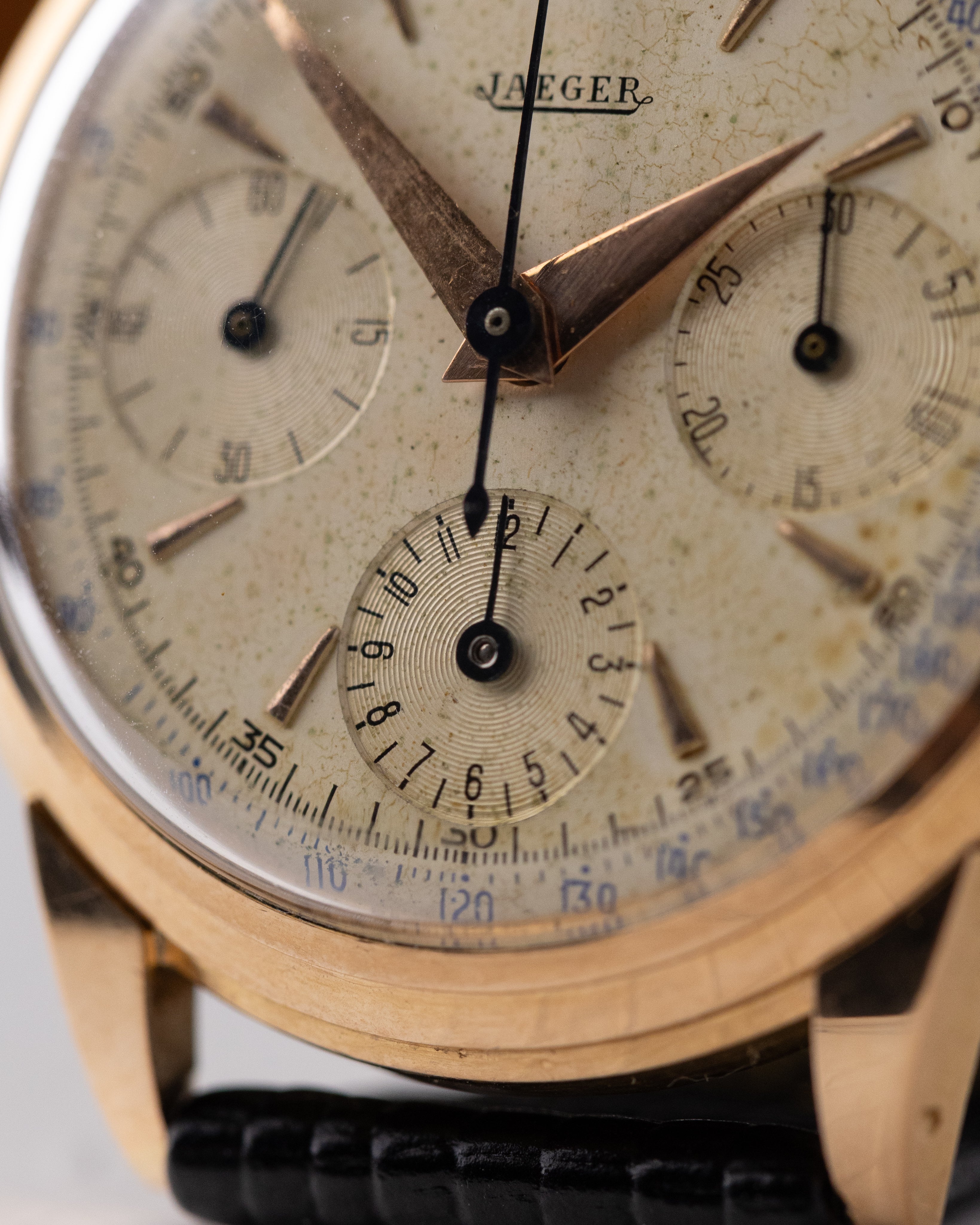 Vintage Jaeger - LeCoultre Chronograph, 18K Solid Gold Case Cal. UG 285 from 1940's - DuMarko