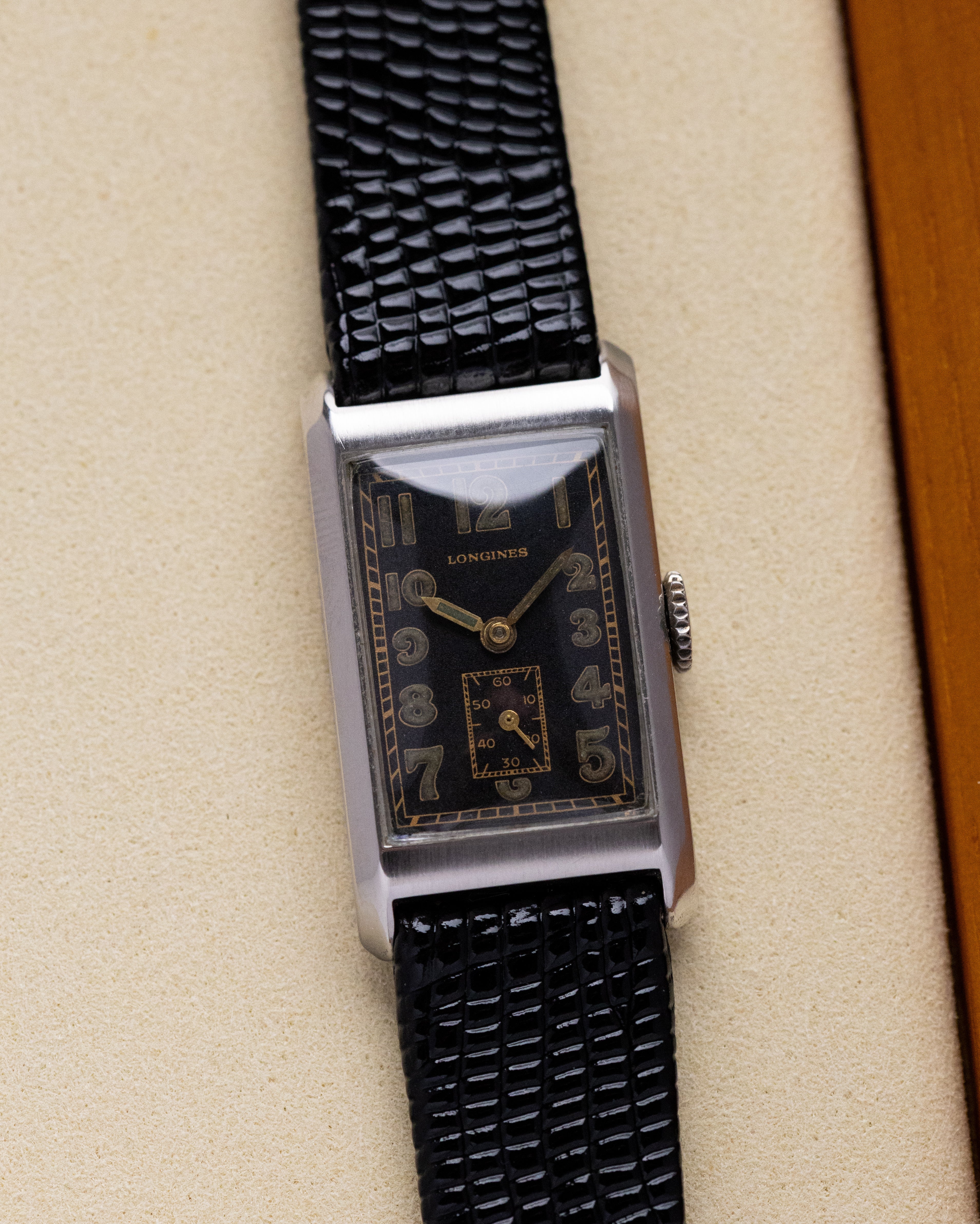 Vintage Longines Art Deco Tank, Black Gilt dial, Swiss Made Cal. 2517 from 1938 - DuMarko