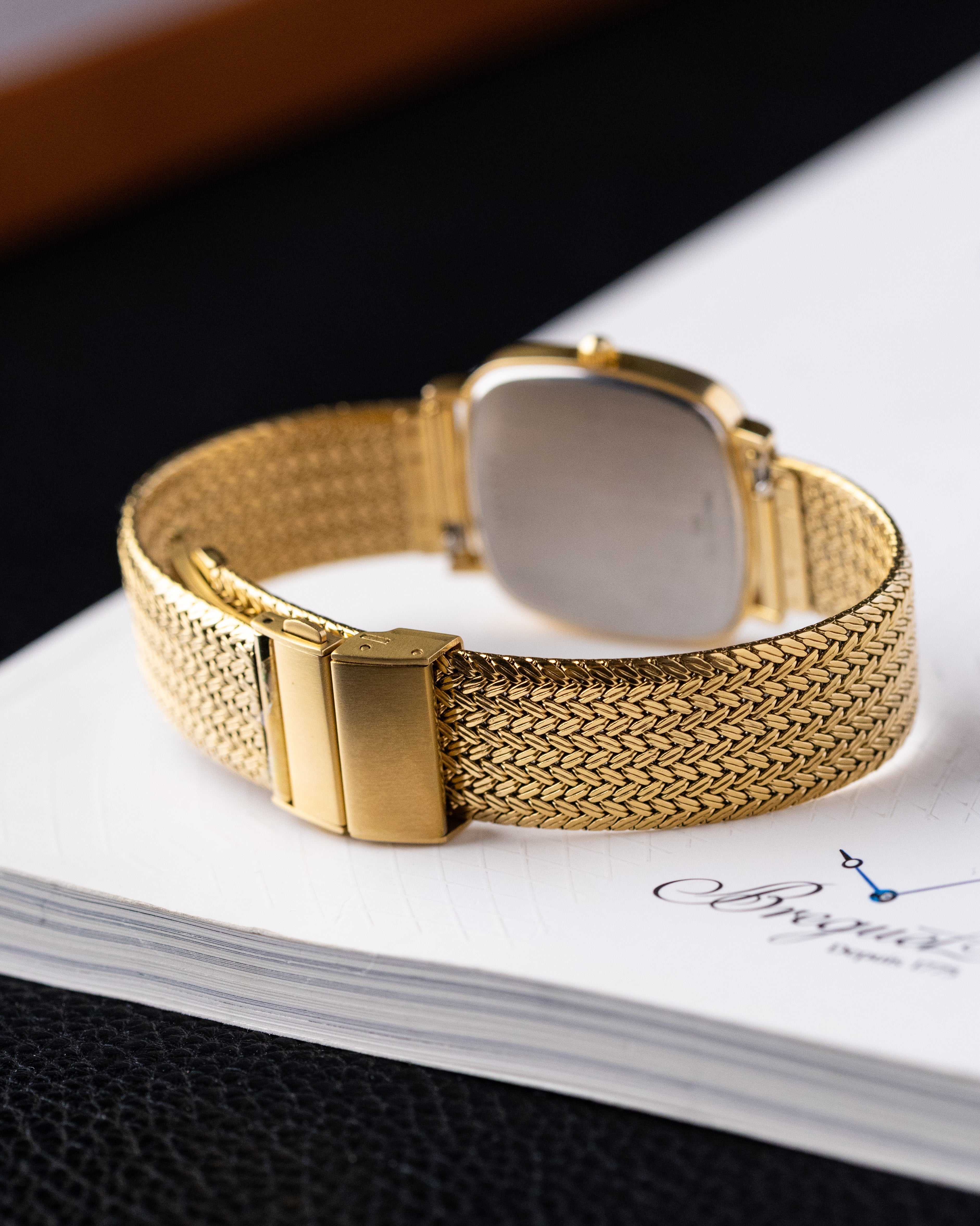 Vintage Longines Presence, Swiss Quartz Watch, Cushion Case, Date window from 1980's - DuMarko