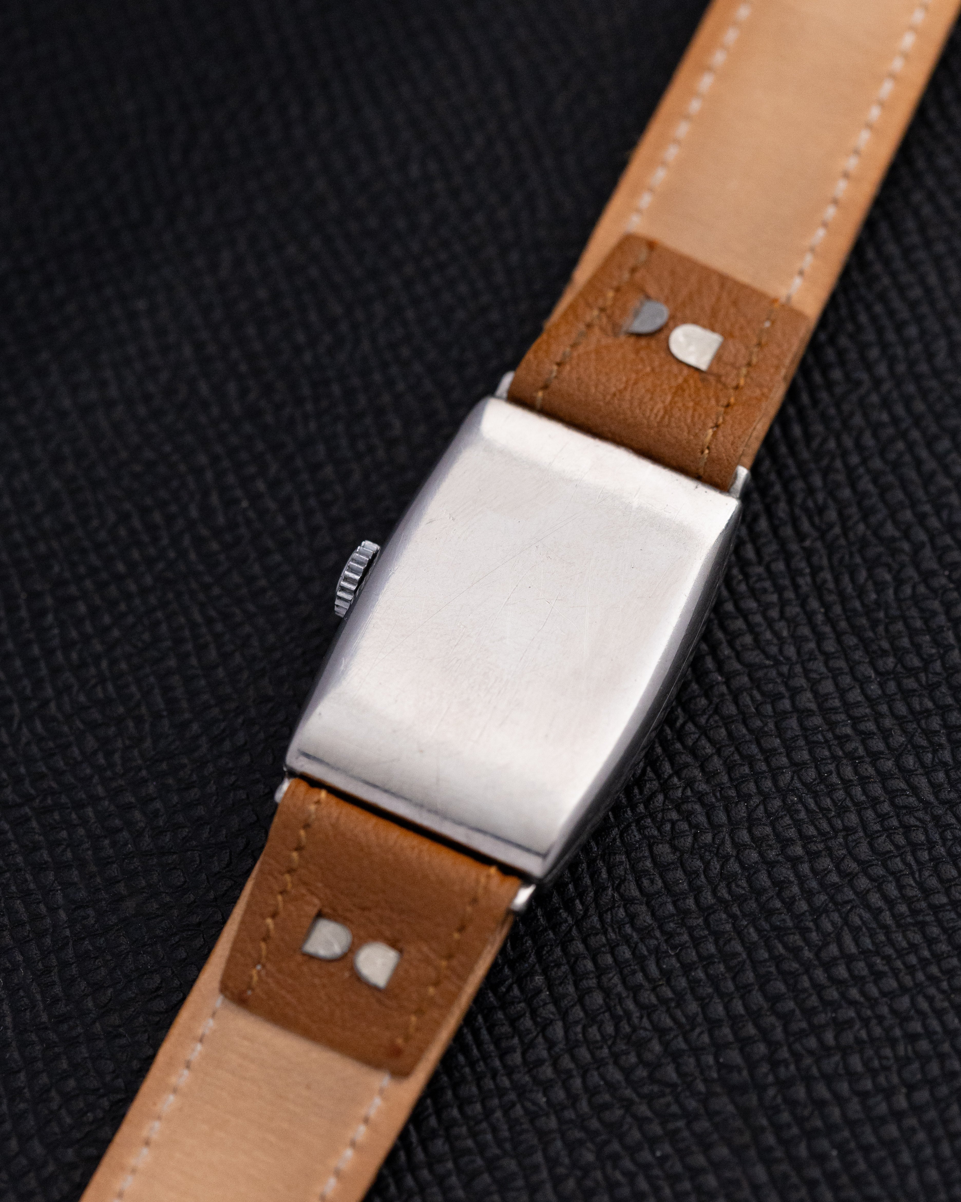 Vintage Omega Art Deco Tank, Tonneau (barrel - shaped) case, Cal. 20F from 1930 - DuMarko