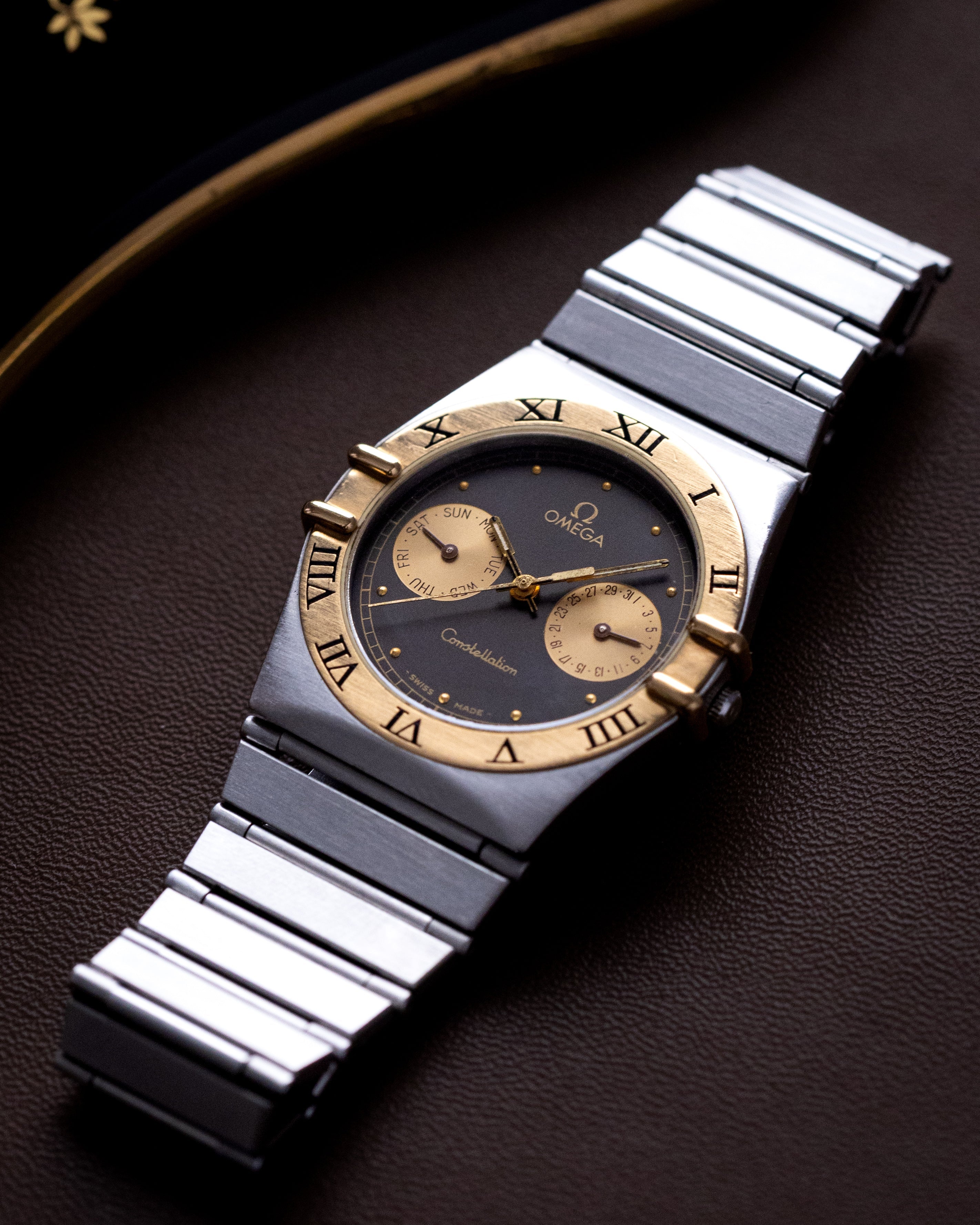 Vintage Omega Constellation Black Manhattan Day - Date, Solid Gold Bezel, Ref. DB 396.1070, Two - Tone Dial, Quartz Cal. 1444 from 1980s - DuMarko