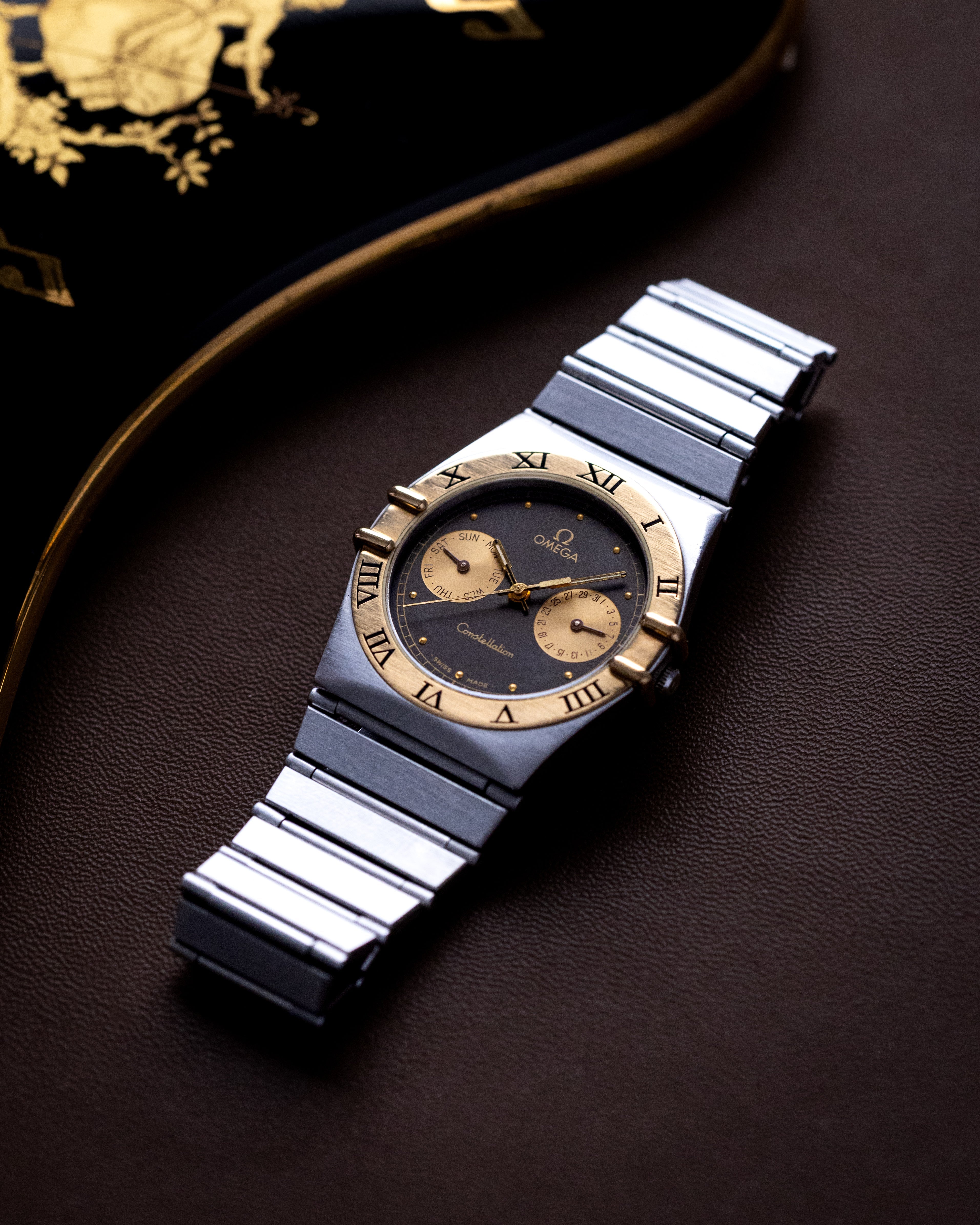 Vintage Omega Constellation Black Manhattan Day - Date, Solid Gold Bezel, Ref. DB 396.1070, Two - Tone Dial, Quartz Cal. 1444 from 1980s - DuMarko