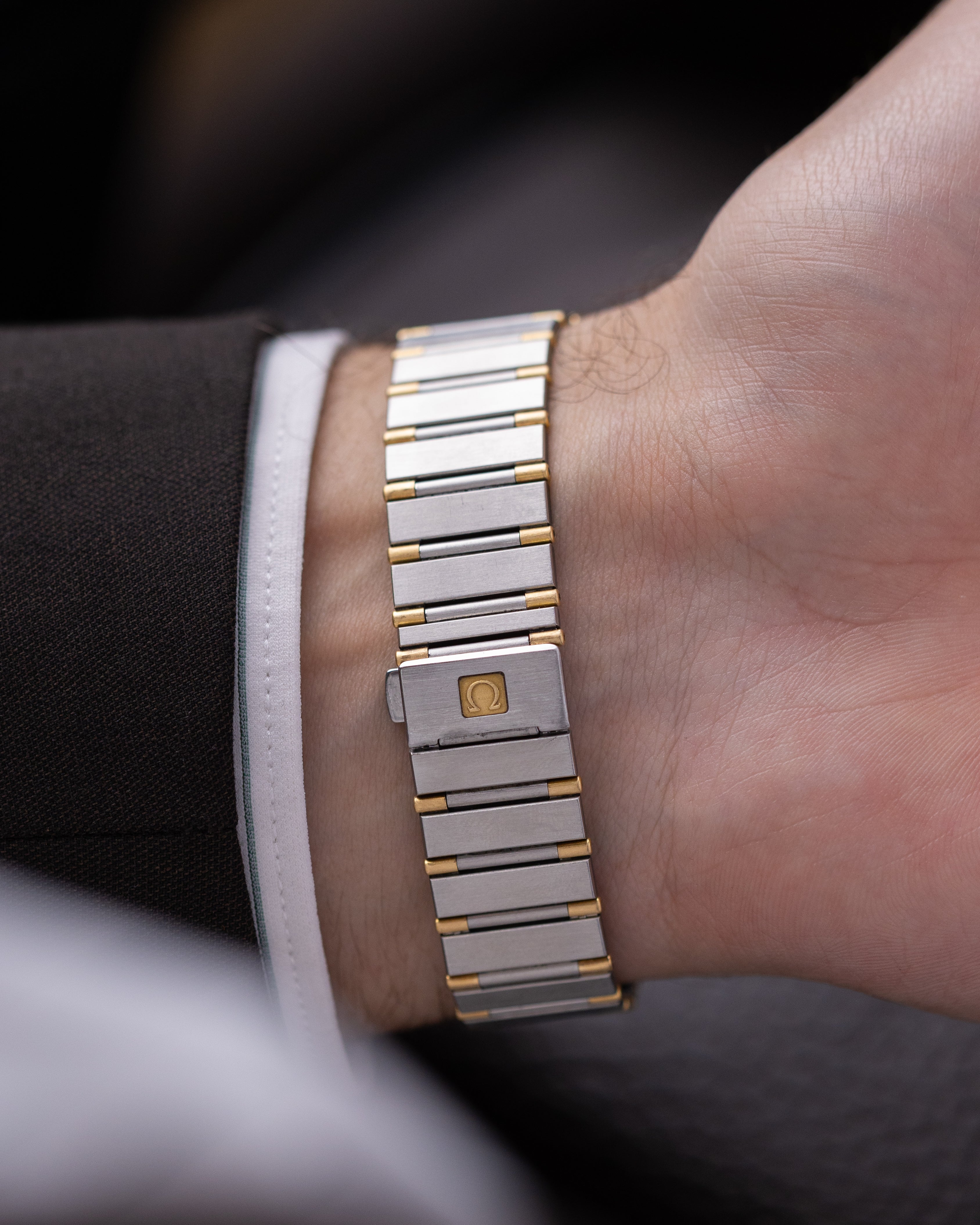 Vintage Omega Constellation Manhattan Date, Roman Numerals, Champagne Dial, Quartz Cal. 1422 from 1980s - DuMarko