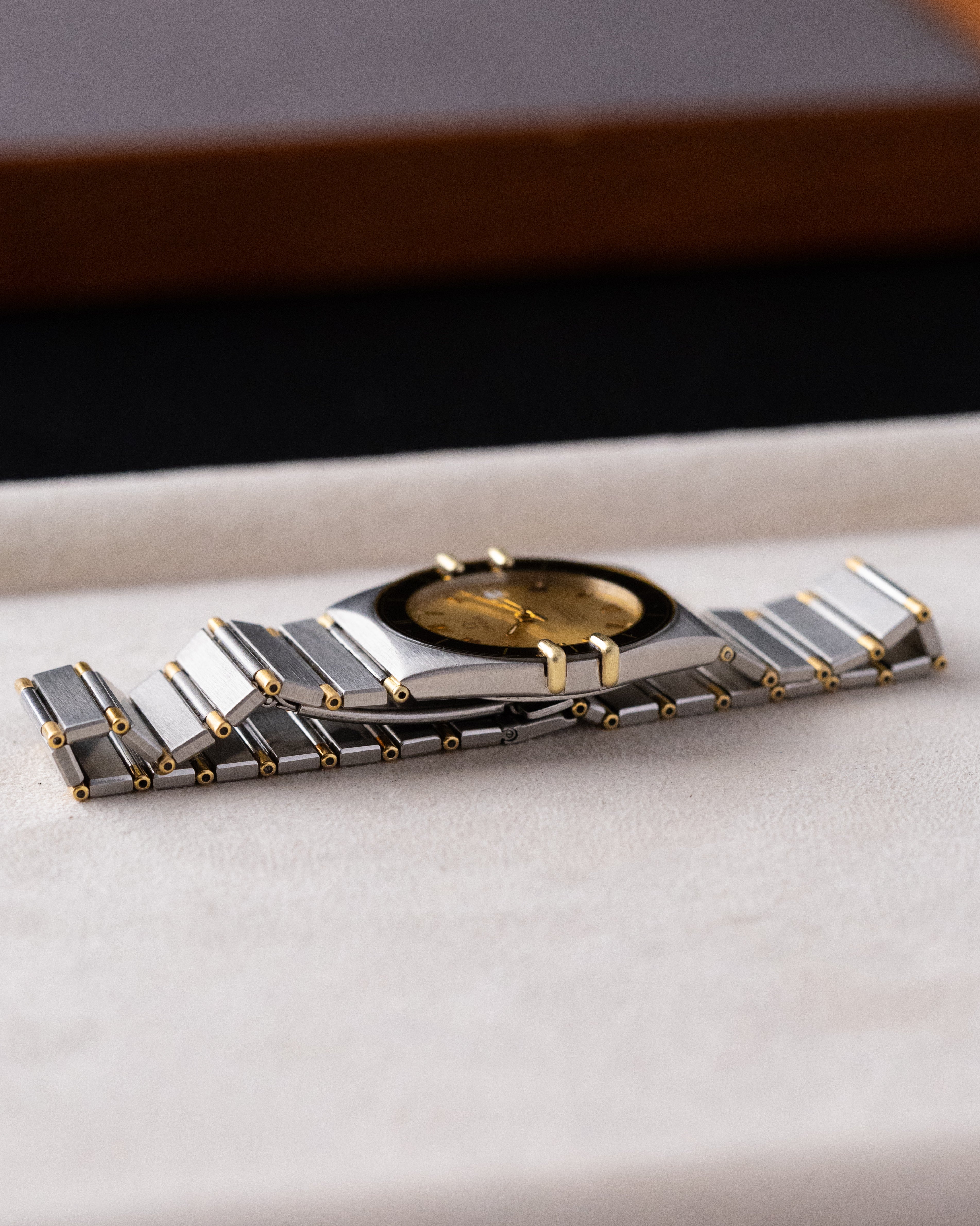 Vintage Omega Constellation Manhattan Date, Roman Numerals, Champagne Dial, Quartz Cal. 1422 from 1980s - DuMarko