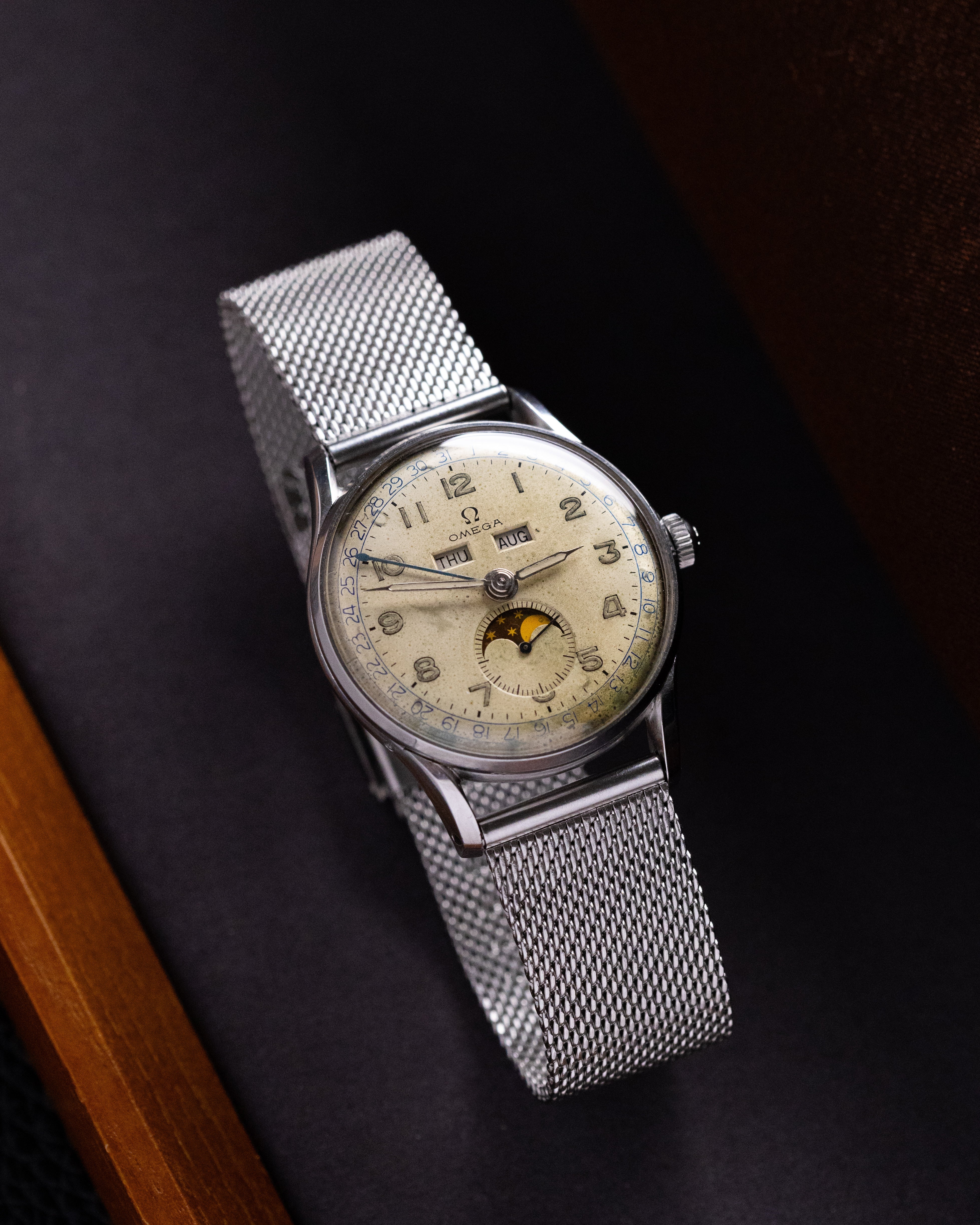 Vintage Omega Cosmic, Moonphase Triple Calendar, Ref. 2471/1, Original Radium dial from 1944 - DuMarko