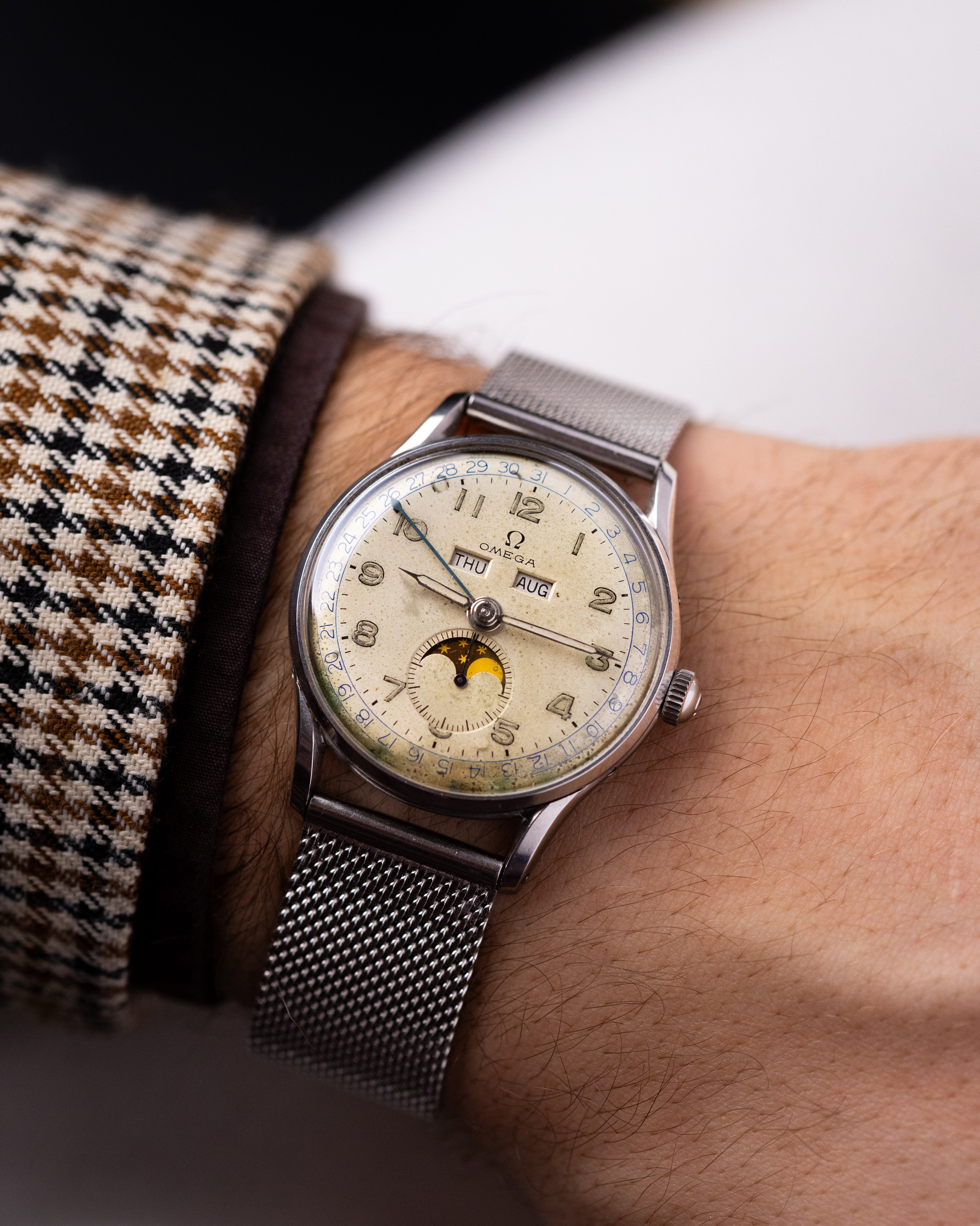 Vintage Omega Cosmic, Moonphase Triple Calendar, Ref. 2471/1, Original Radium dial from 1944 - DuMarko