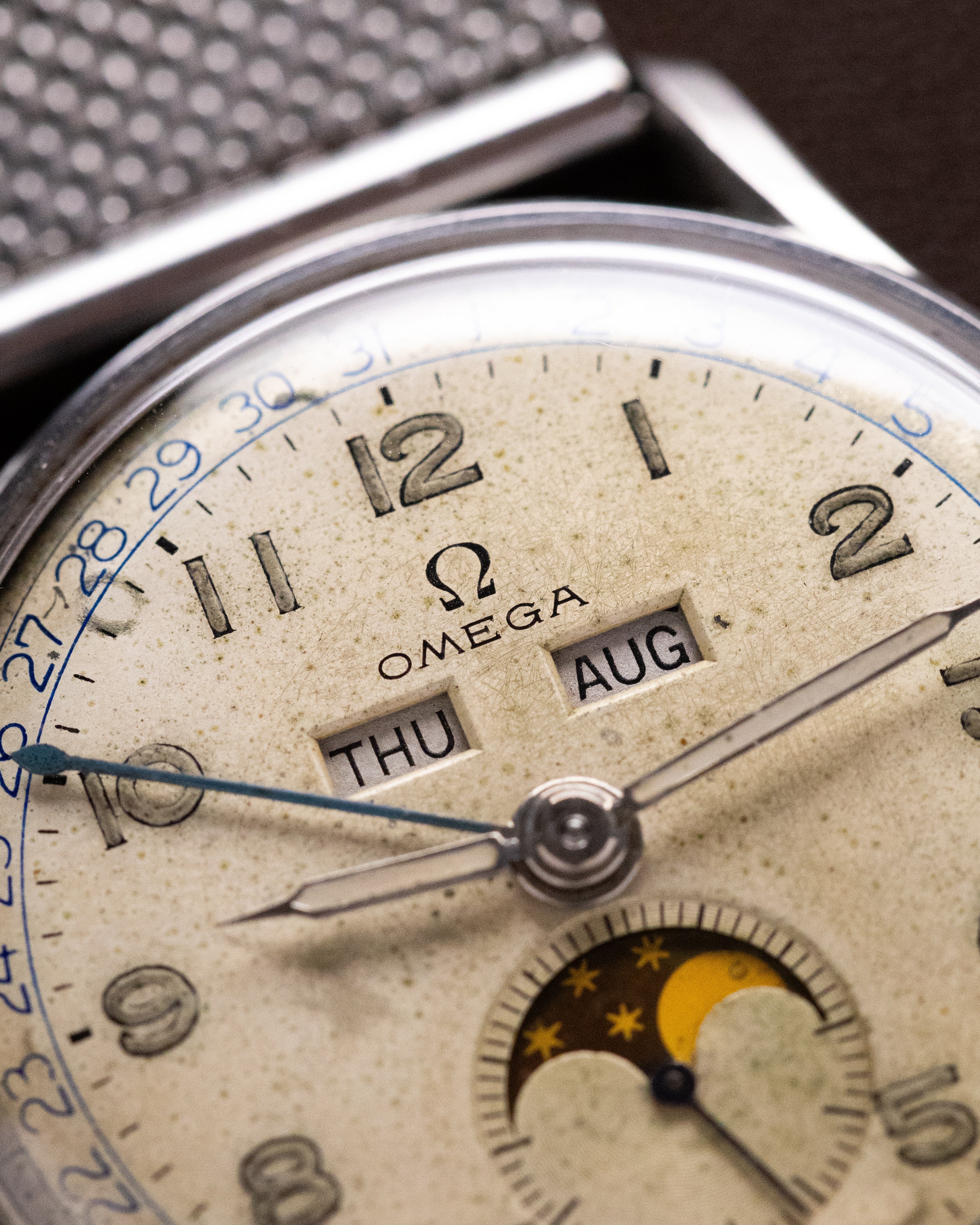 Vintage Omega Cosmic, Moonphase Triple Calendar, Ref. 2471/1, Original Radium dial from 1944 - DuMarko