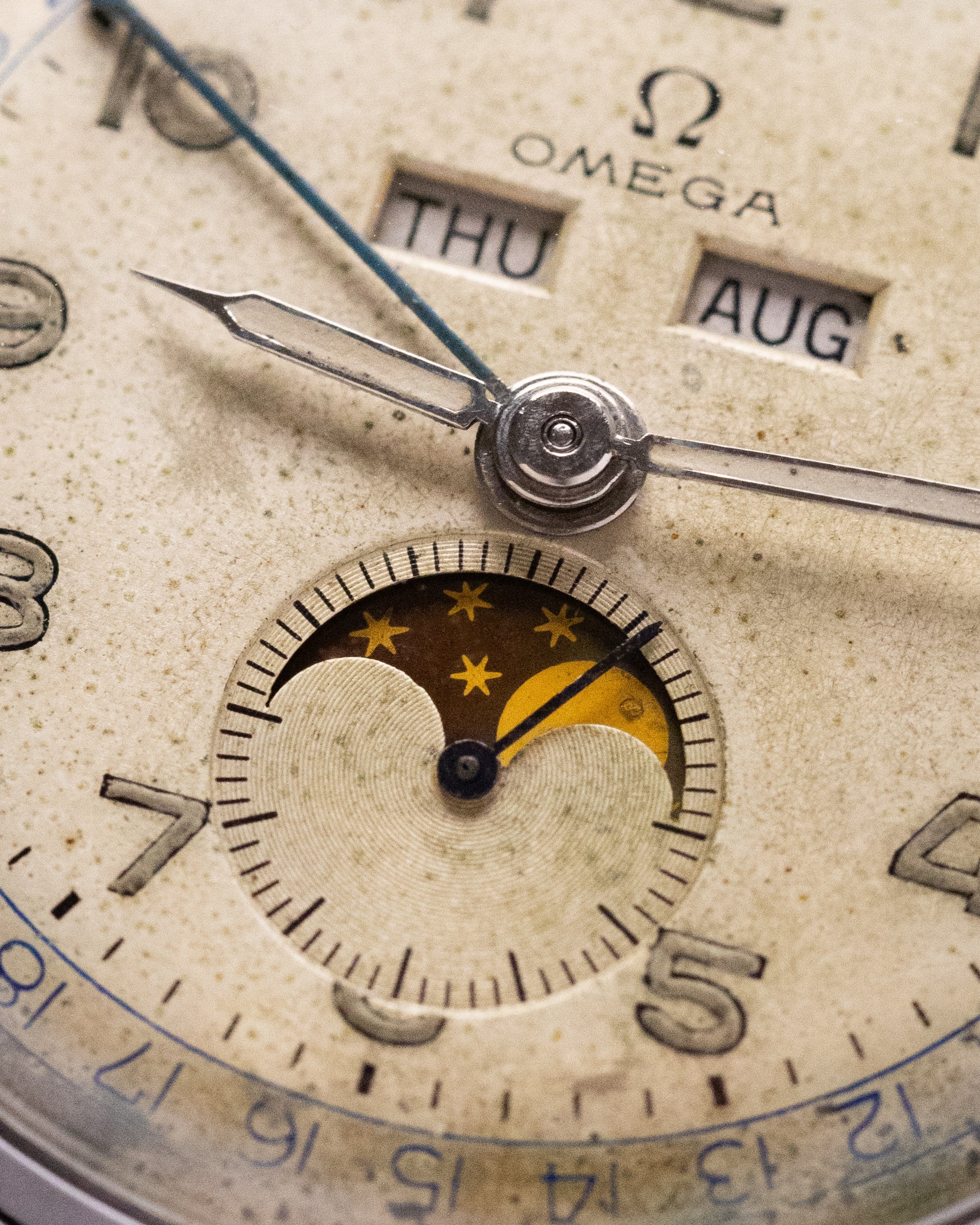 Vintage Omega Cosmic, Moonphase Triple Calendar, Ref. 2471/1, Original Radium dial from 1944 - DuMarko