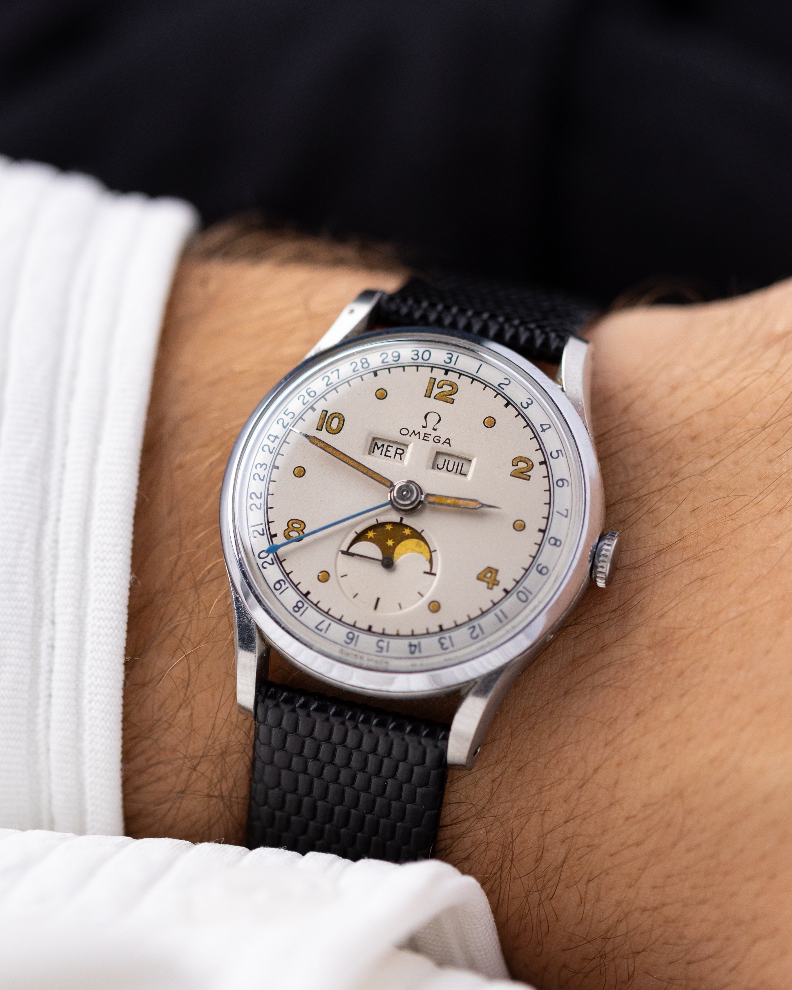 Vintage Omega Cosmic, Triple Calendar, Moonphase Ref. 2471/1, Radium dial - DuMarko