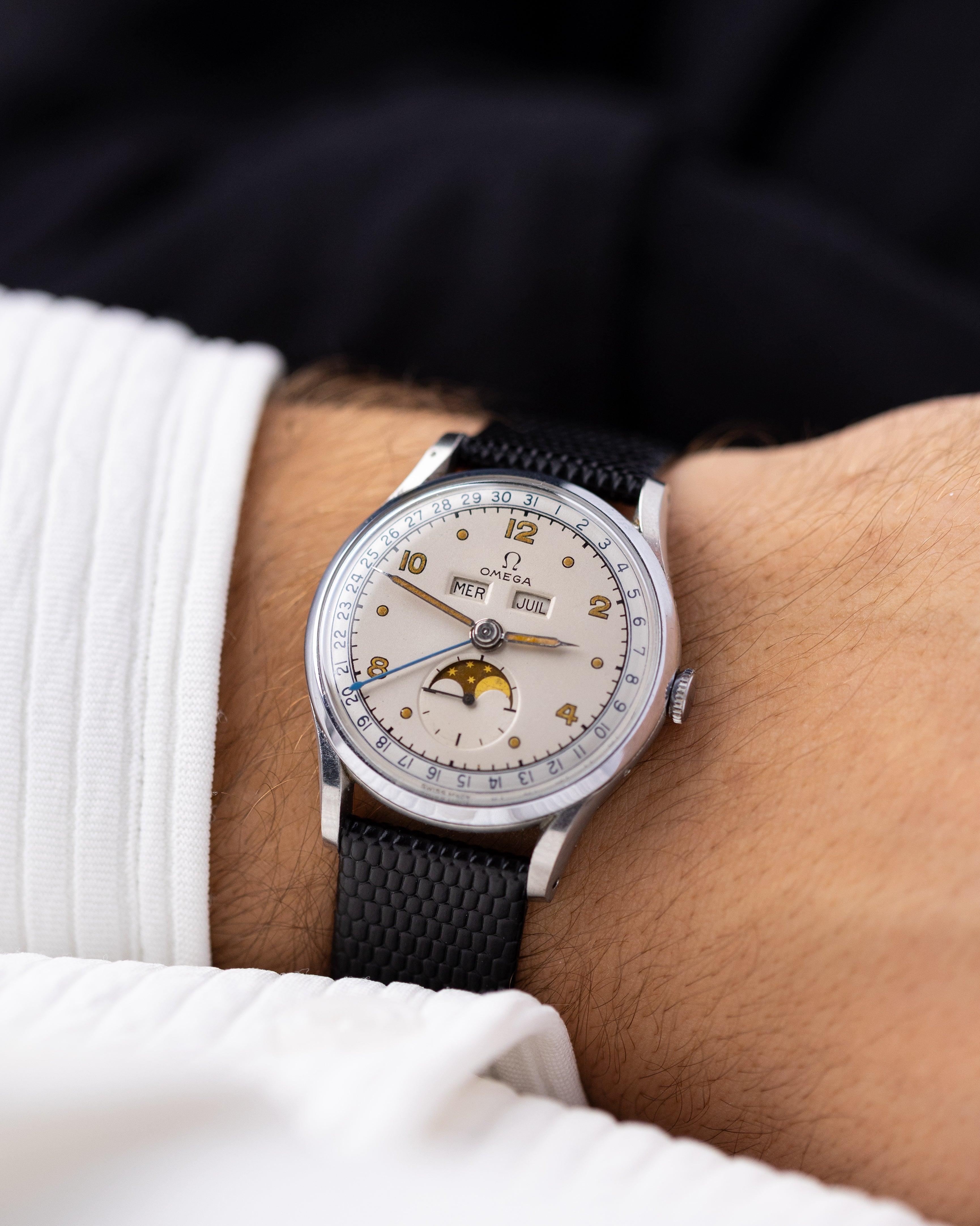 Vintage Omega Cosmic, Triple Calendar, Moonphase Ref. 2471/1, Radium dial - DuMarko