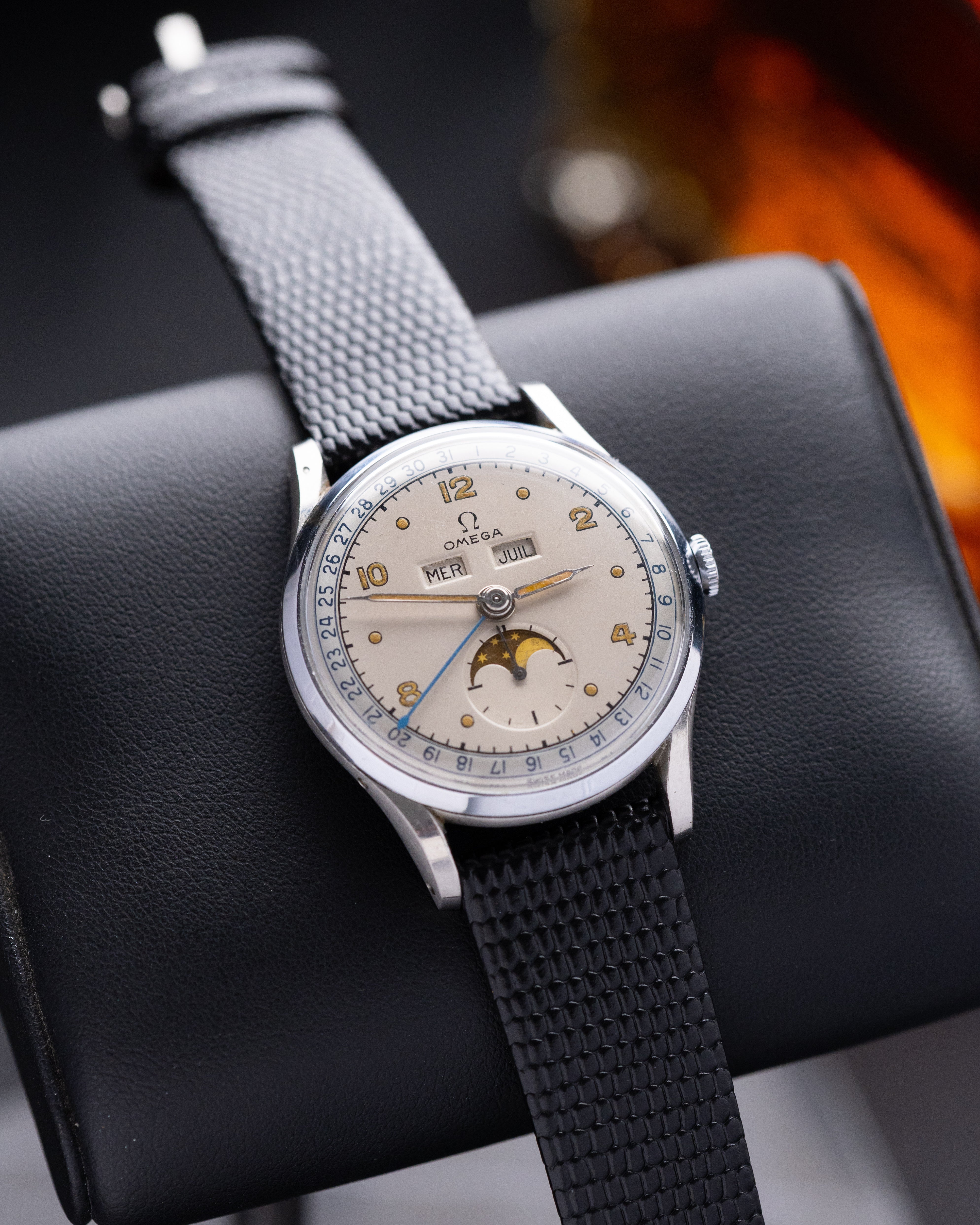 Vintage Omega Cosmic, Triple Calendar, Moonphase Ref. 2471/1, Radium dial - DuMarko