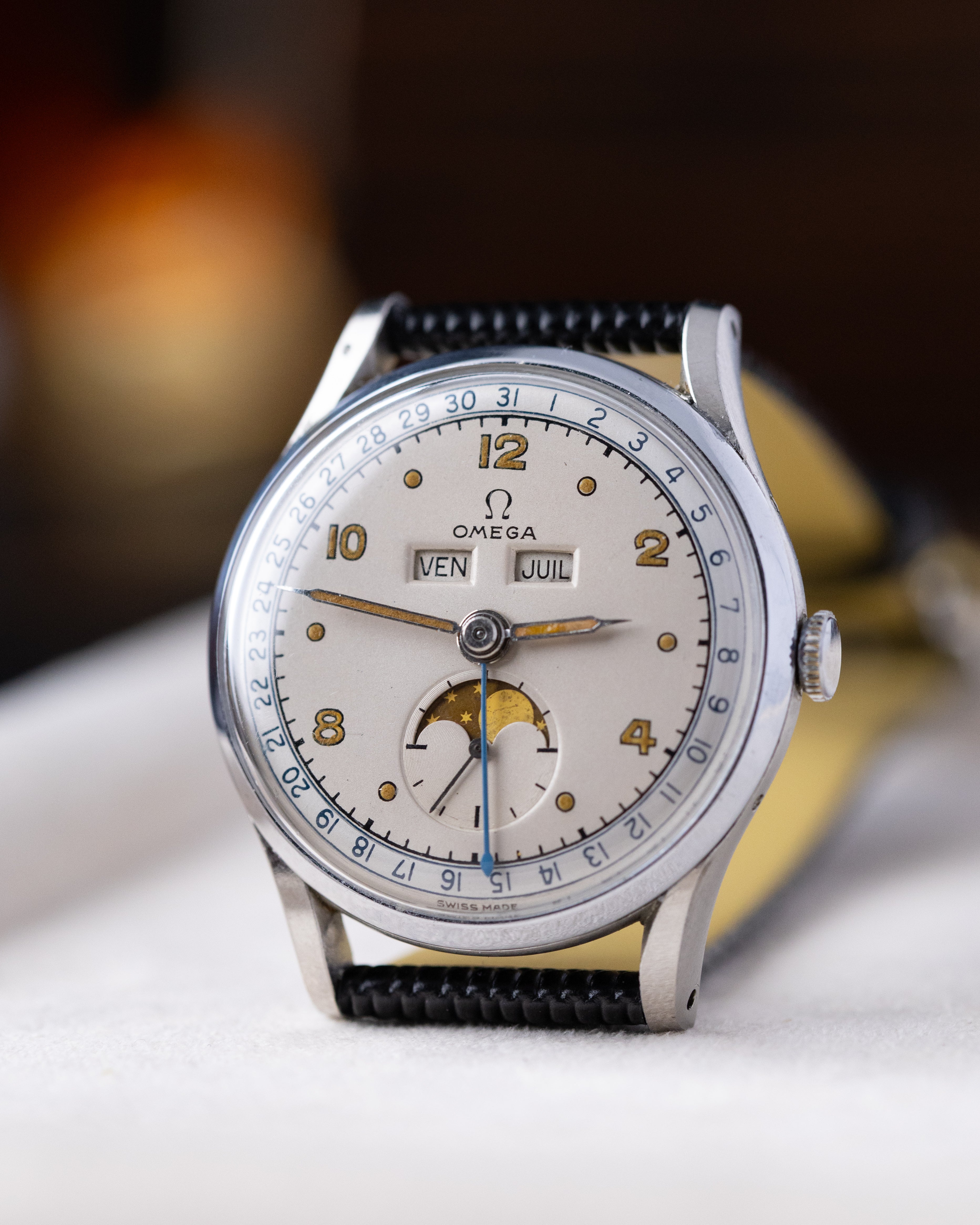 Vintage Omega Cosmic, Triple Calendar, Moonphase Ref. 2471/1, Radium dial - DuMarko