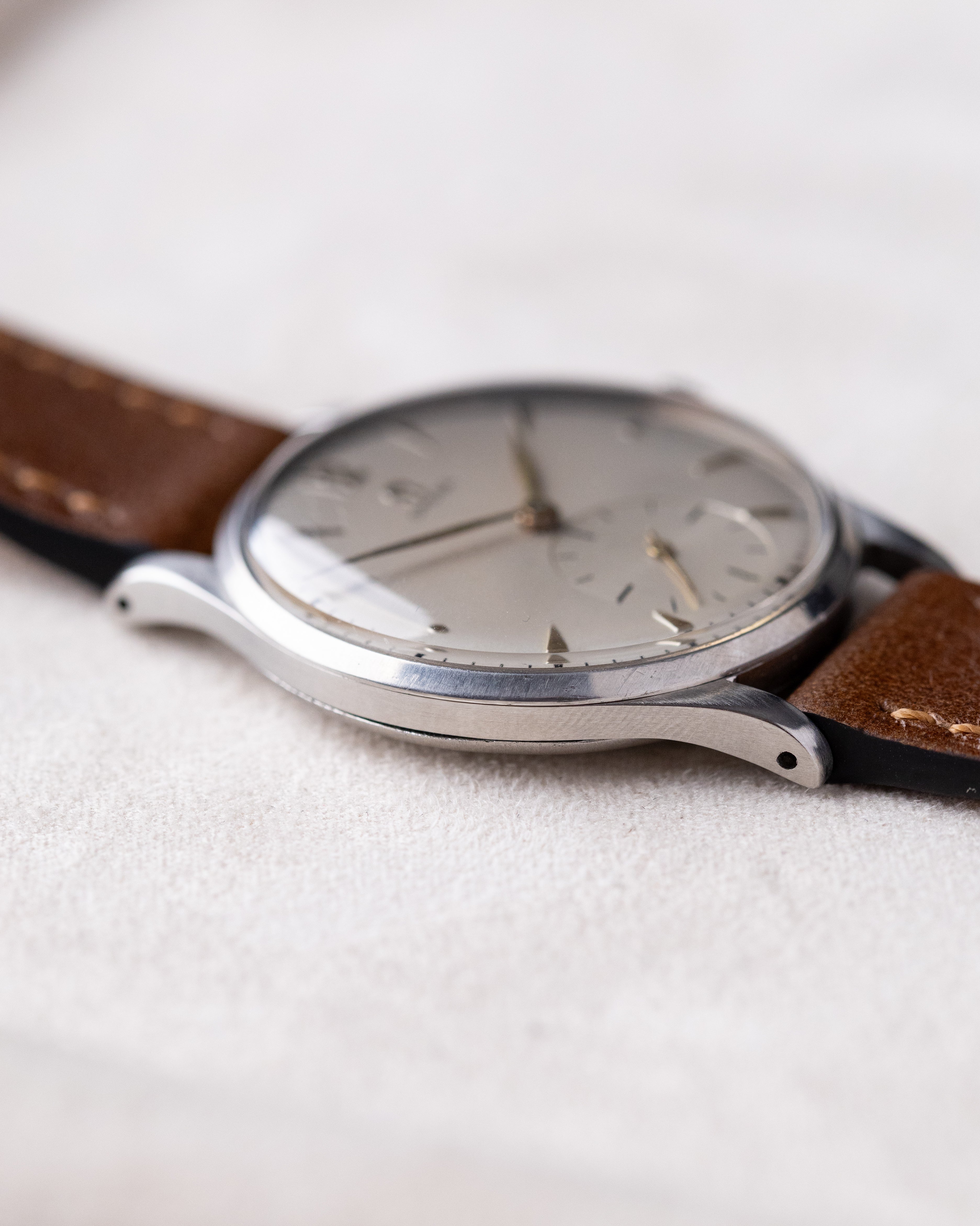 Vintage Omega Oversized Jumbo Case, Cal. 265, Cream dial, Ref. 2609 - 6 from 1950 - DuMarko