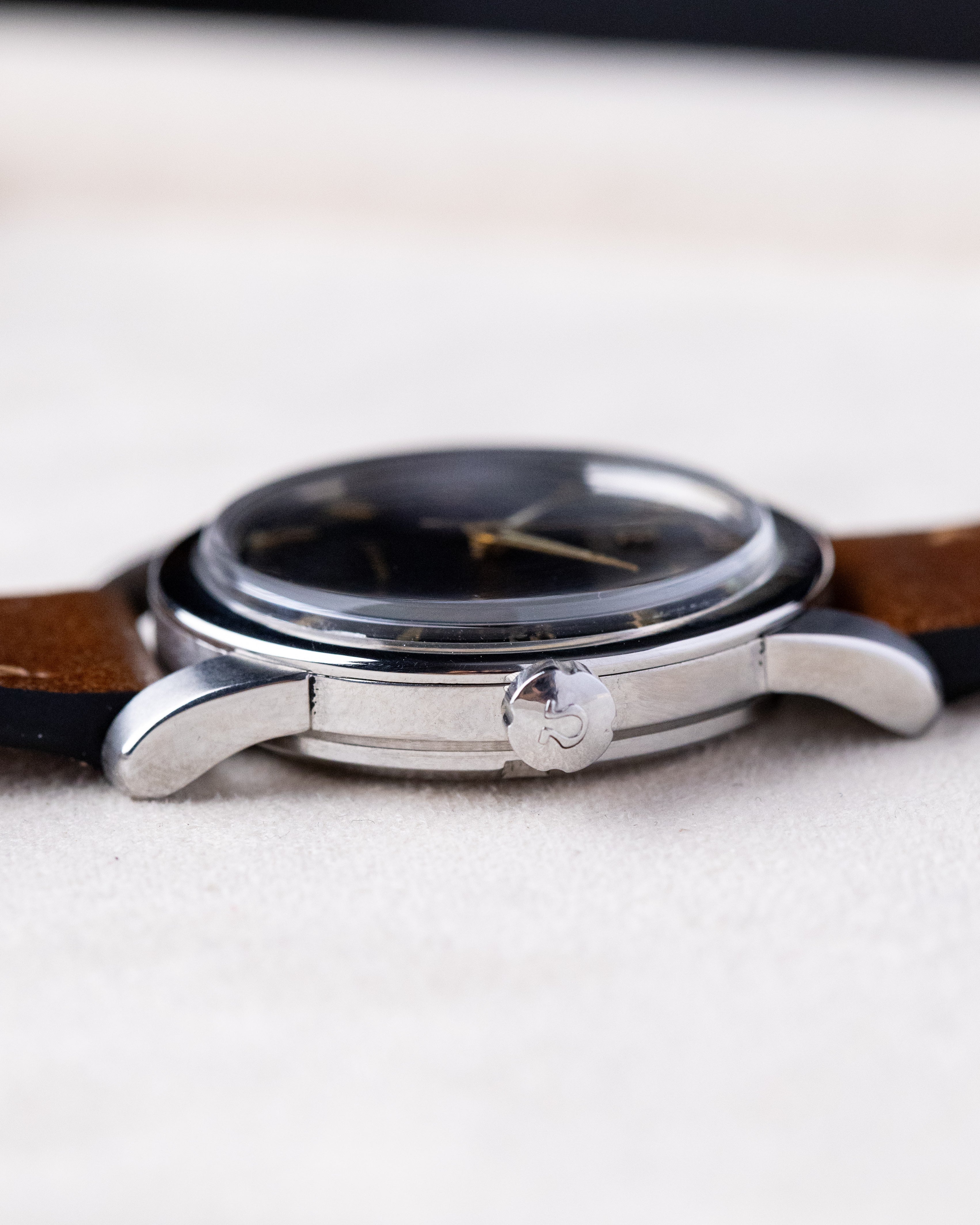 Vintage Omega Seamaster, Ref. 2852 - 4 SC, Black Gilt Crosshair Dial, Bumper Cal. 501 from 1952 - DuMarko