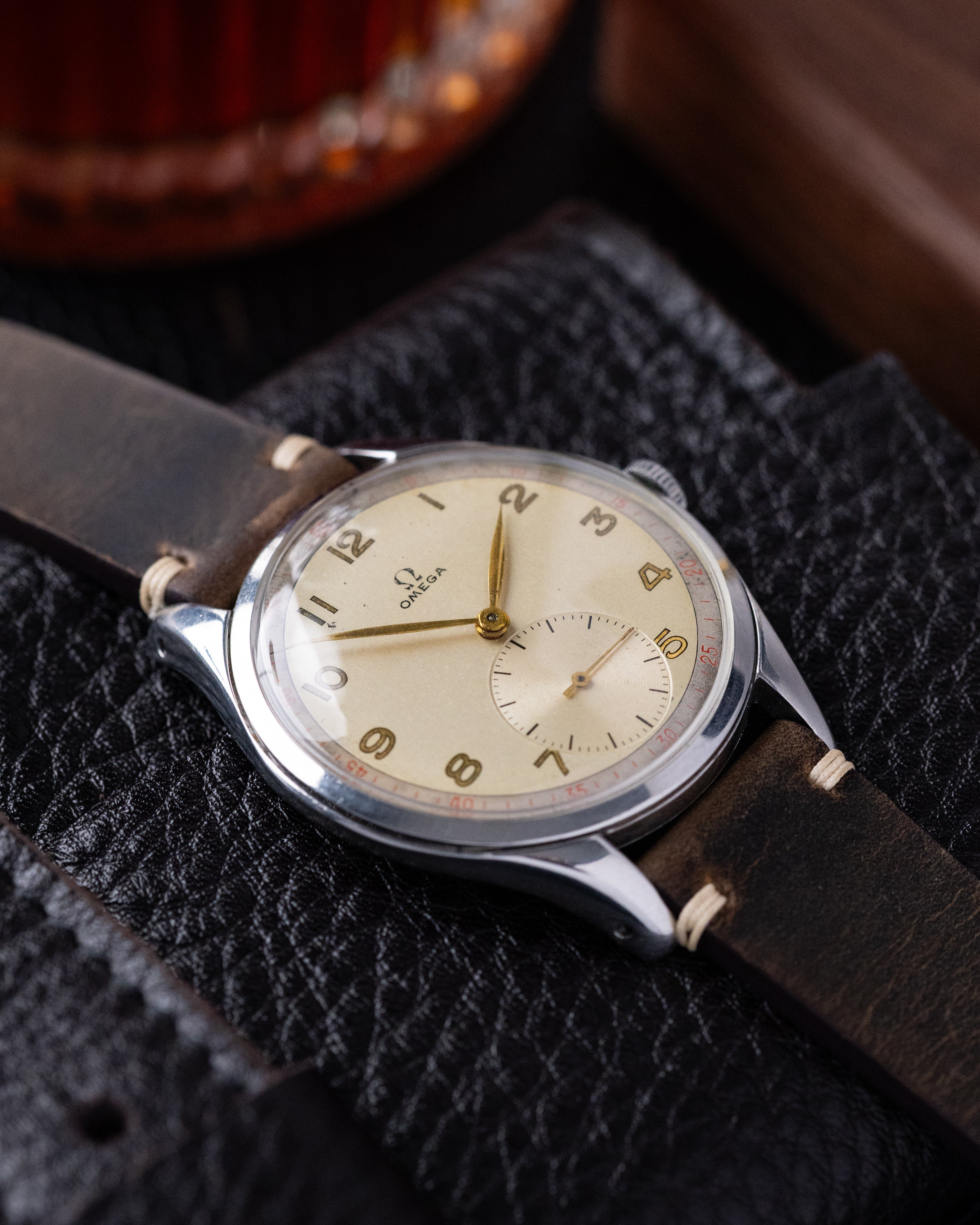 Vintage Omega Swiss Watch, Oversized Jumbo Case, Ref. 2505 - 5, Two - tone dial with minute track, Cal. 265 from 1947 - DuMarko