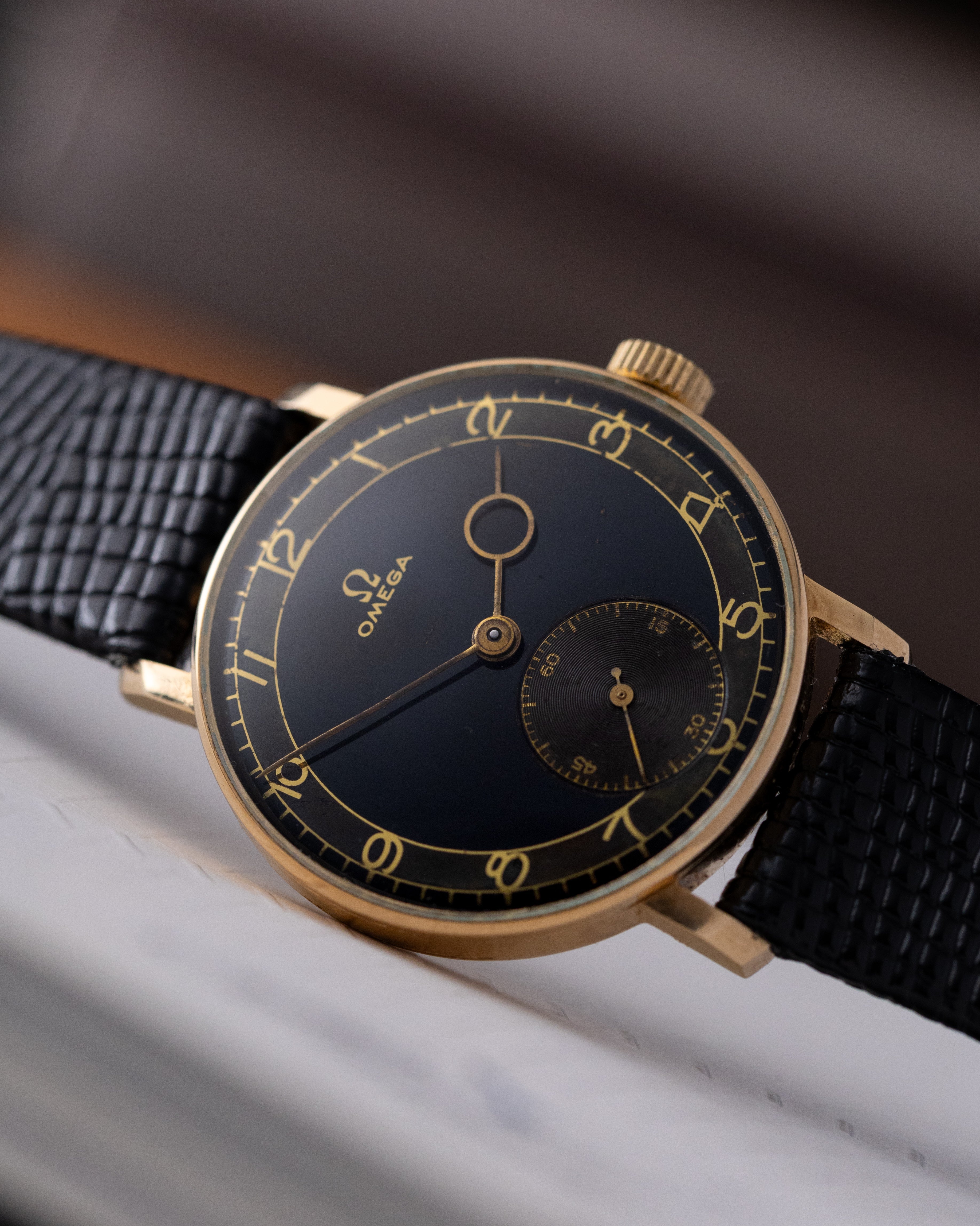 Vintage Omega Swiss Watch, Two - tone black gilt dial, Solid Gold, Pontife Hands, Cal. 30T2 from 1943 - DuMarko