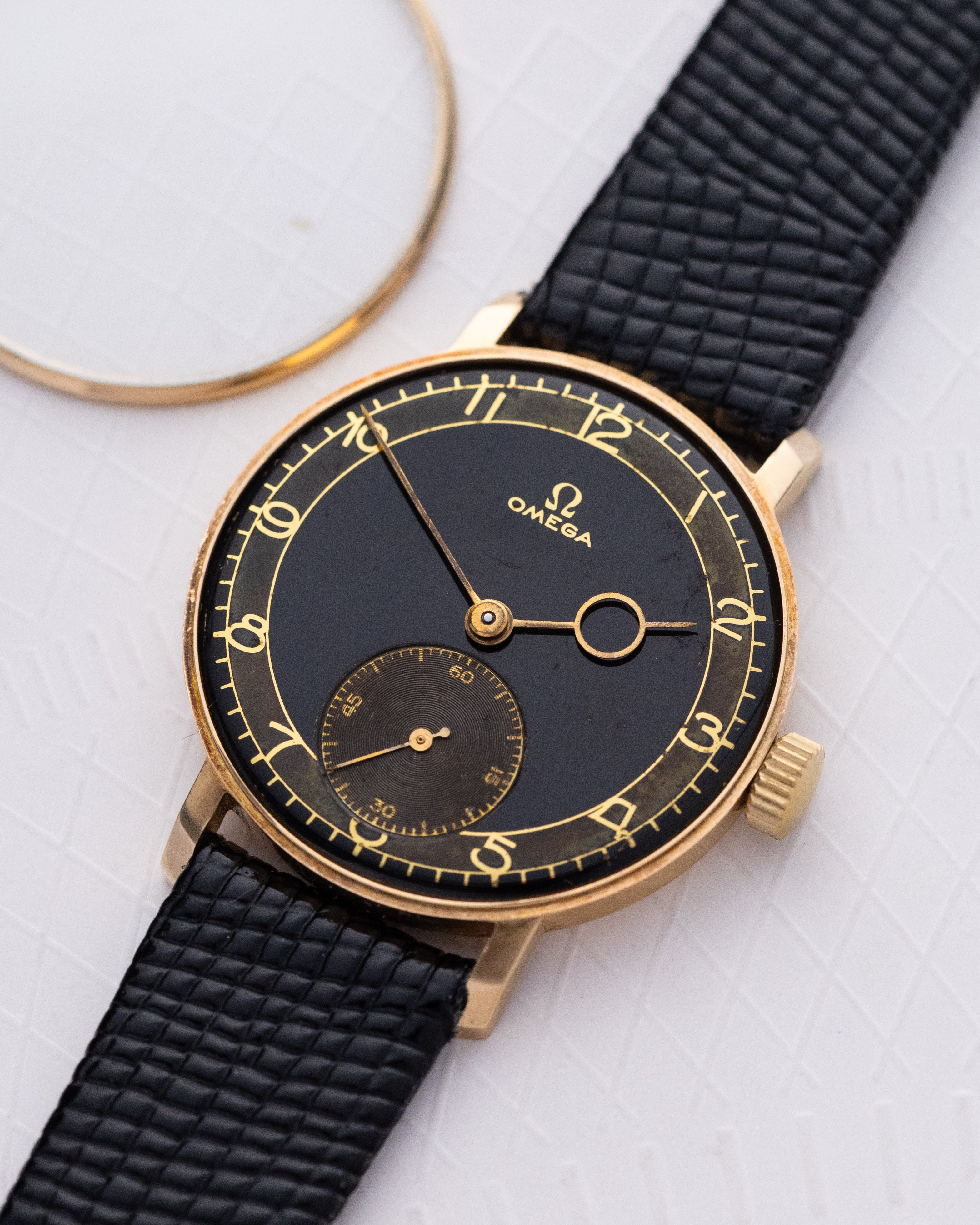 Vintage Omega Swiss Watch, Two - tone black gilt dial, Solid Gold, Pontife Hands, Cal. 30T2 from 1943 - DuMarko