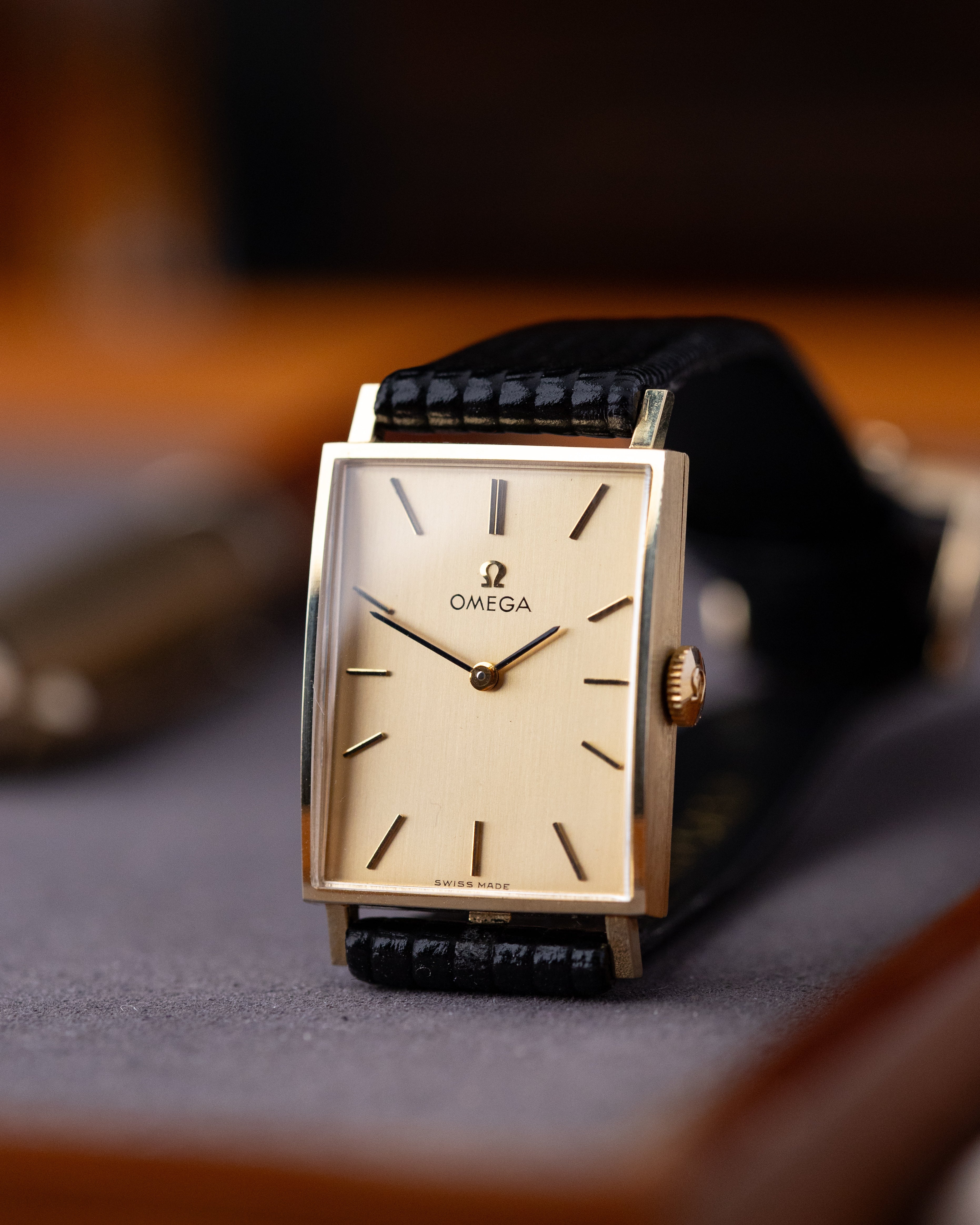 Vintage Omega Tank, Luxury Solid 14K Gold Case, Cal. 625, Ref. DD6850 from 1975 - DuMarko