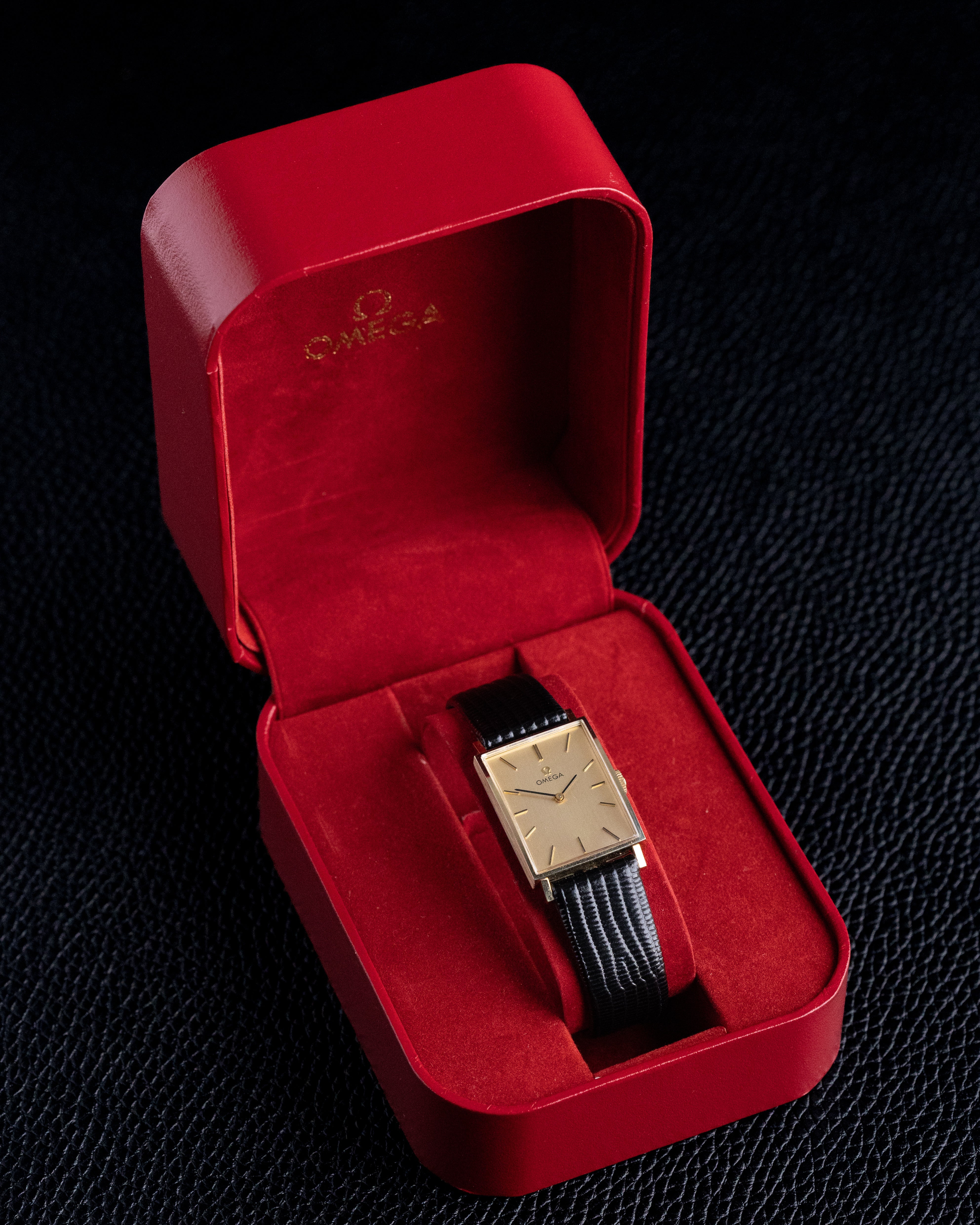 Vintage Omega Tank, Luxury Solid 14K Gold Case, Cal. 625, Ref. DD6850 from 1975 - DuMarko