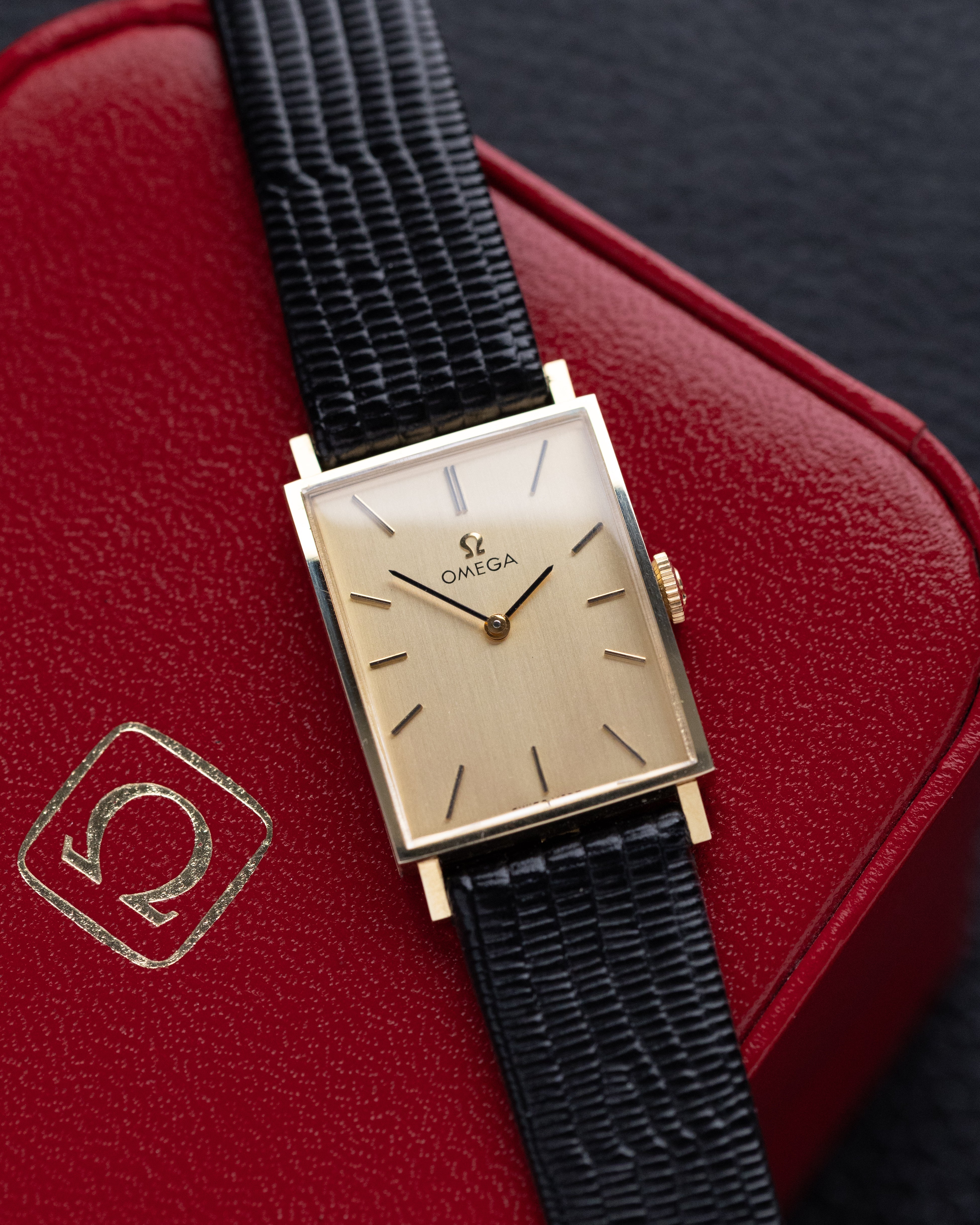 Vintage Omega Tank, Luxury Solid 14K Gold Case, Cal. 625, Ref. DD6850 from 1975 - DuMarko