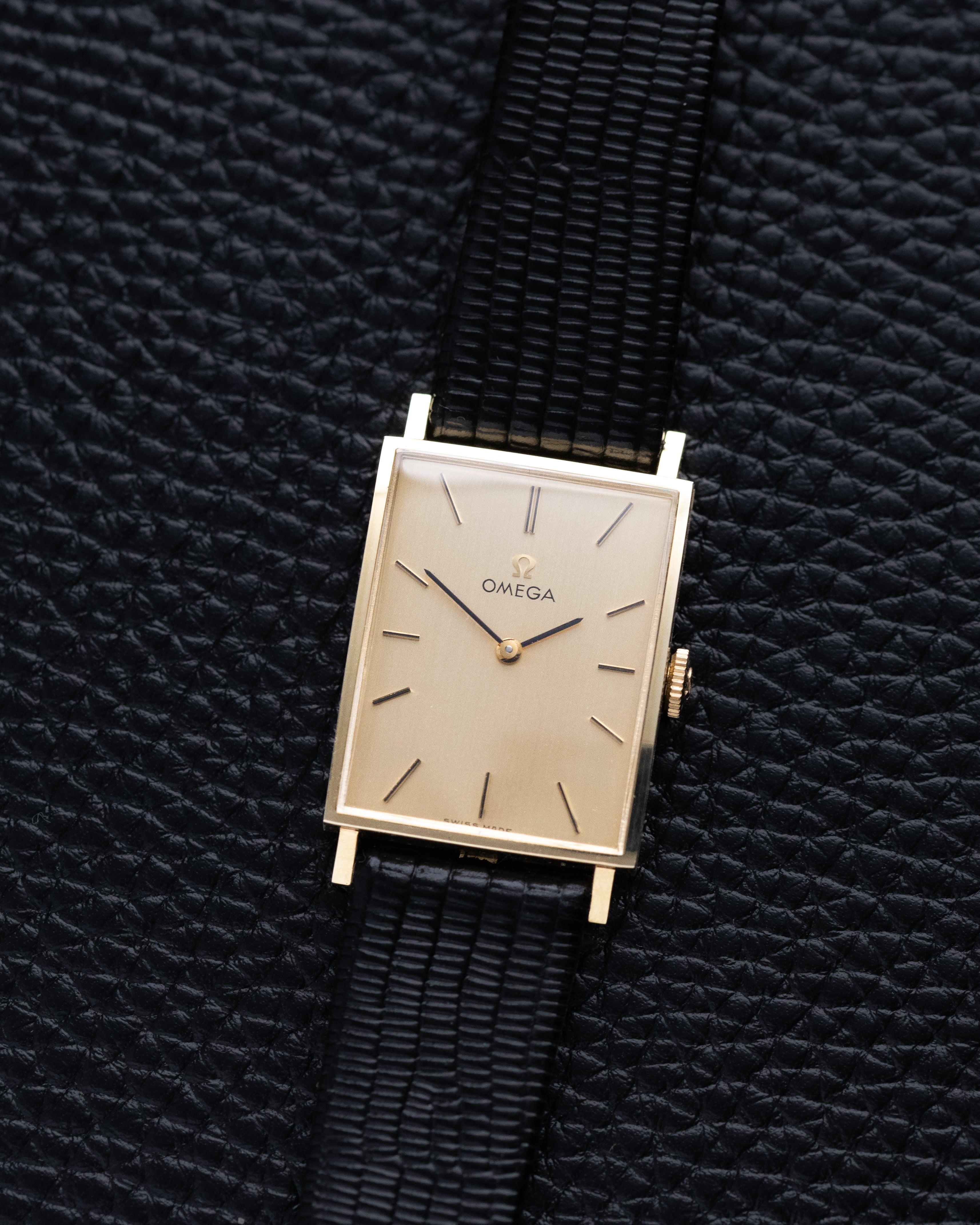 Vintage Omega Tank, Luxury Solid 14K Gold Case, Cal. 625, Ref. DD6850 from 1975 - DuMarko