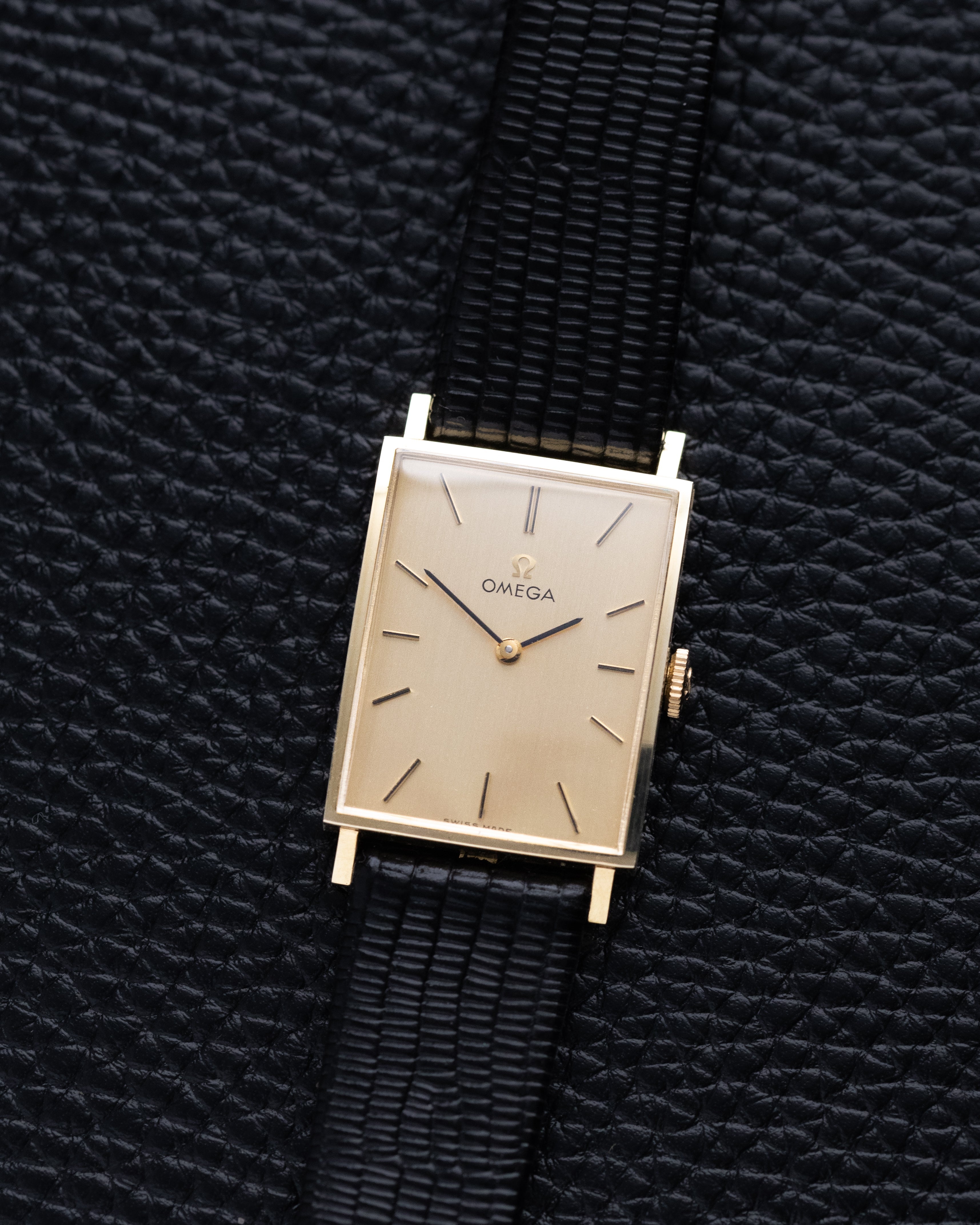 Vintage Omega Tank, Luxury Solid 14K Gold Case, Cal. 625, Ref. DD6850 from 1975 - DuMarko