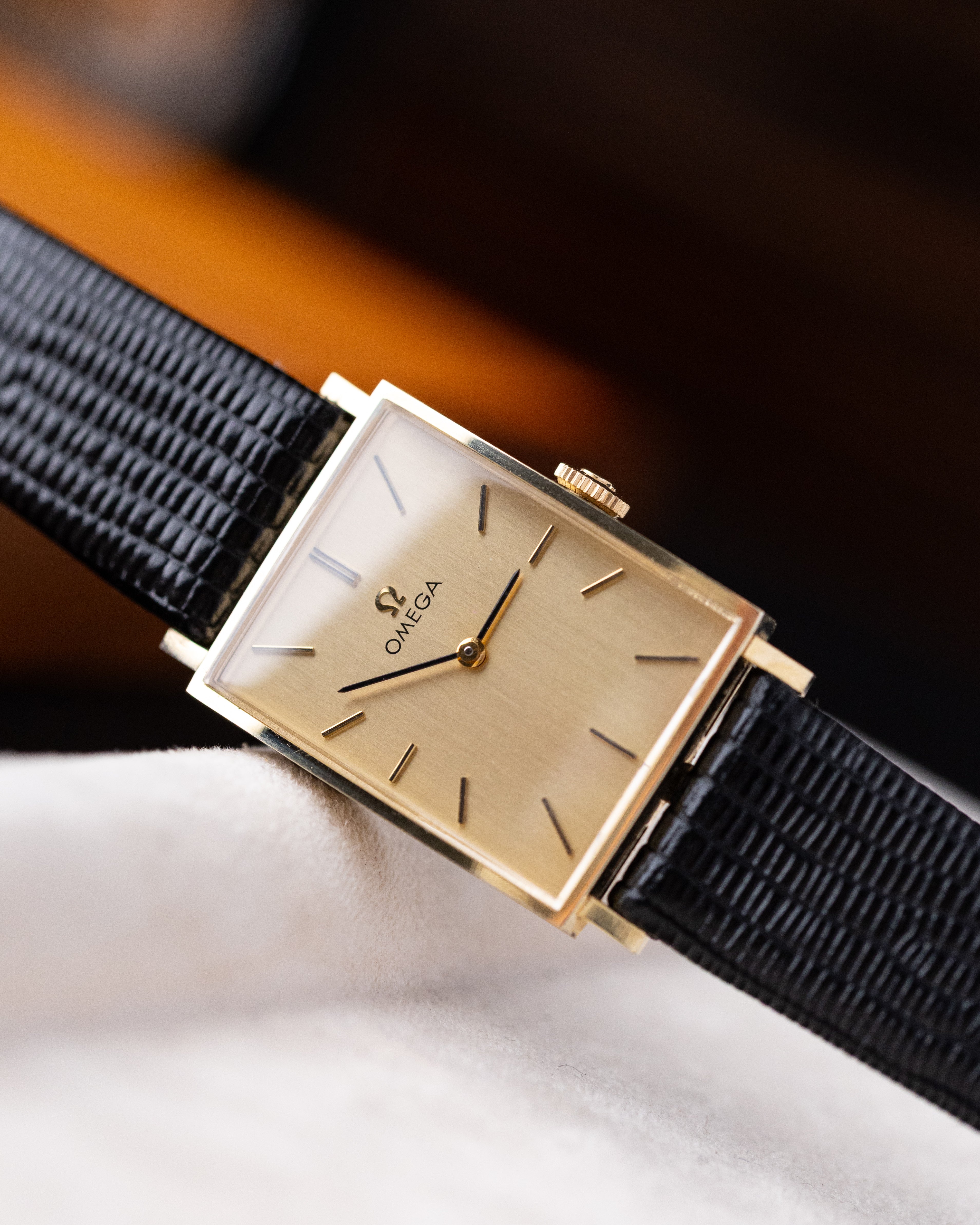 Vintage Omega Tank, Luxury Solid 14K Gold Case, Cal. 625, Ref. DD6850 from 1975 - DuMarko