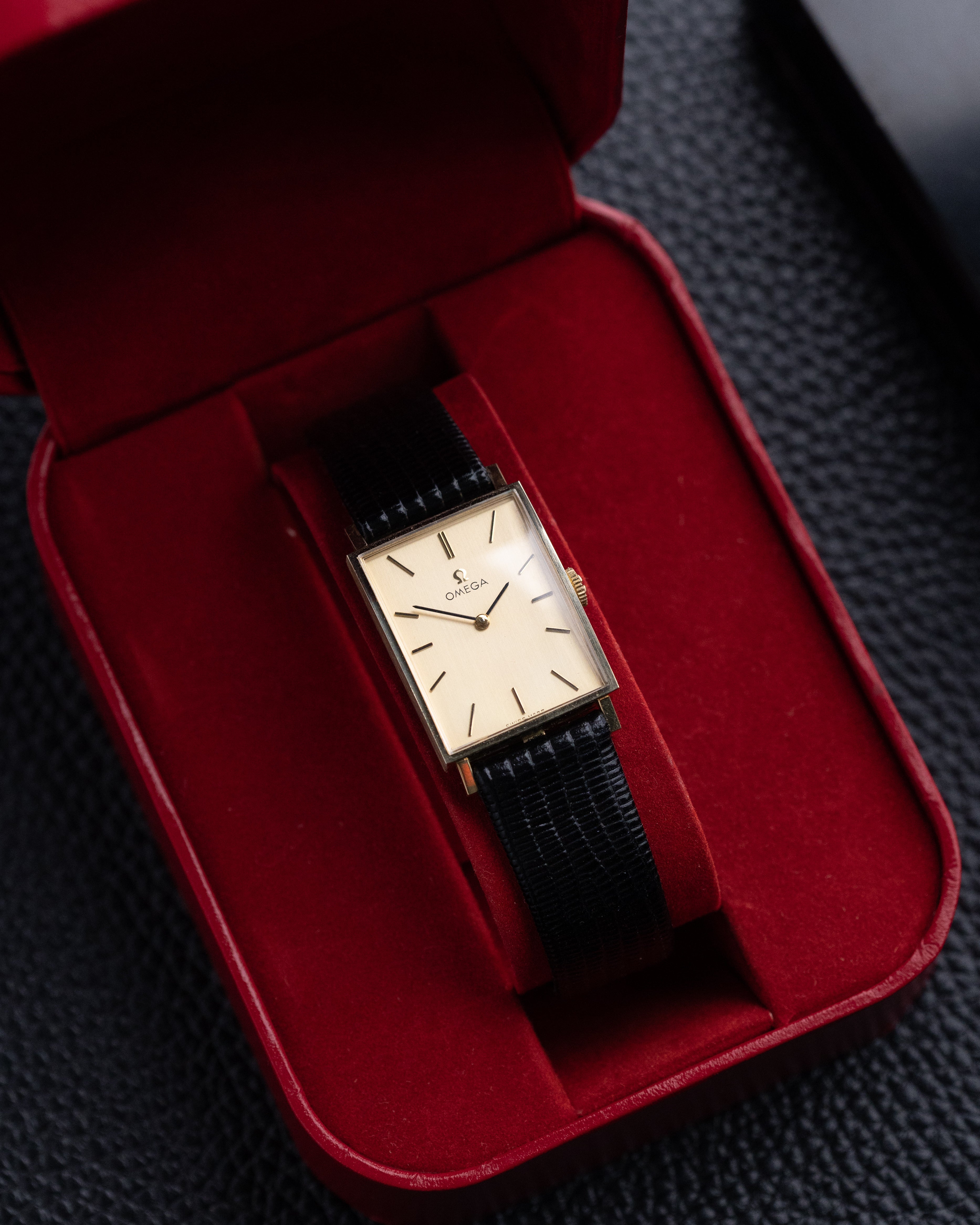 Vintage Omega Tank, Luxury Solid 14K Gold Case, Cal. 625, Ref. DD6850 from 1975 - DuMarko