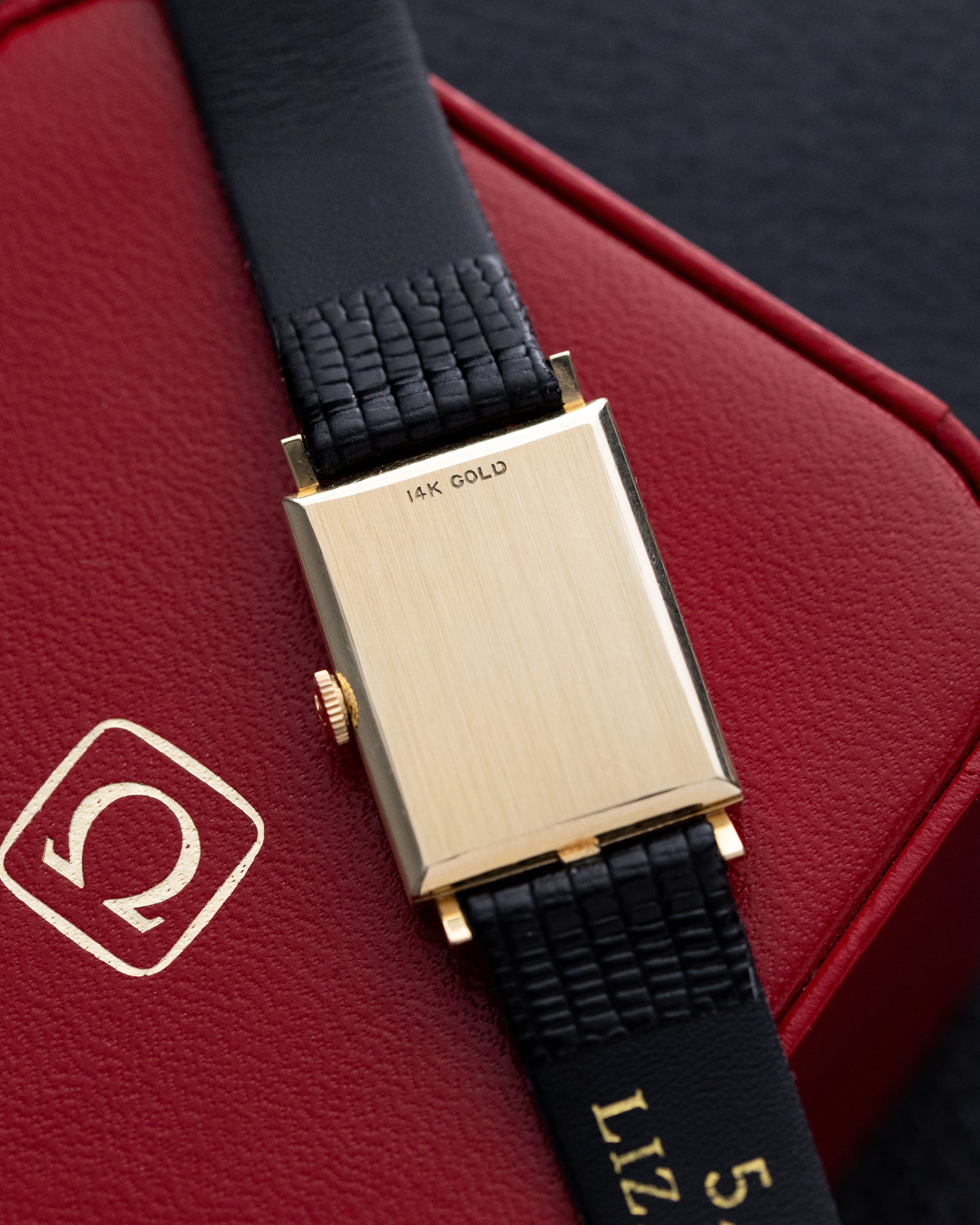 Vintage Omega Tank, Luxury Solid 14K Gold Case, Cal. 625, Ref. DD6850 from 1975 - DuMarko